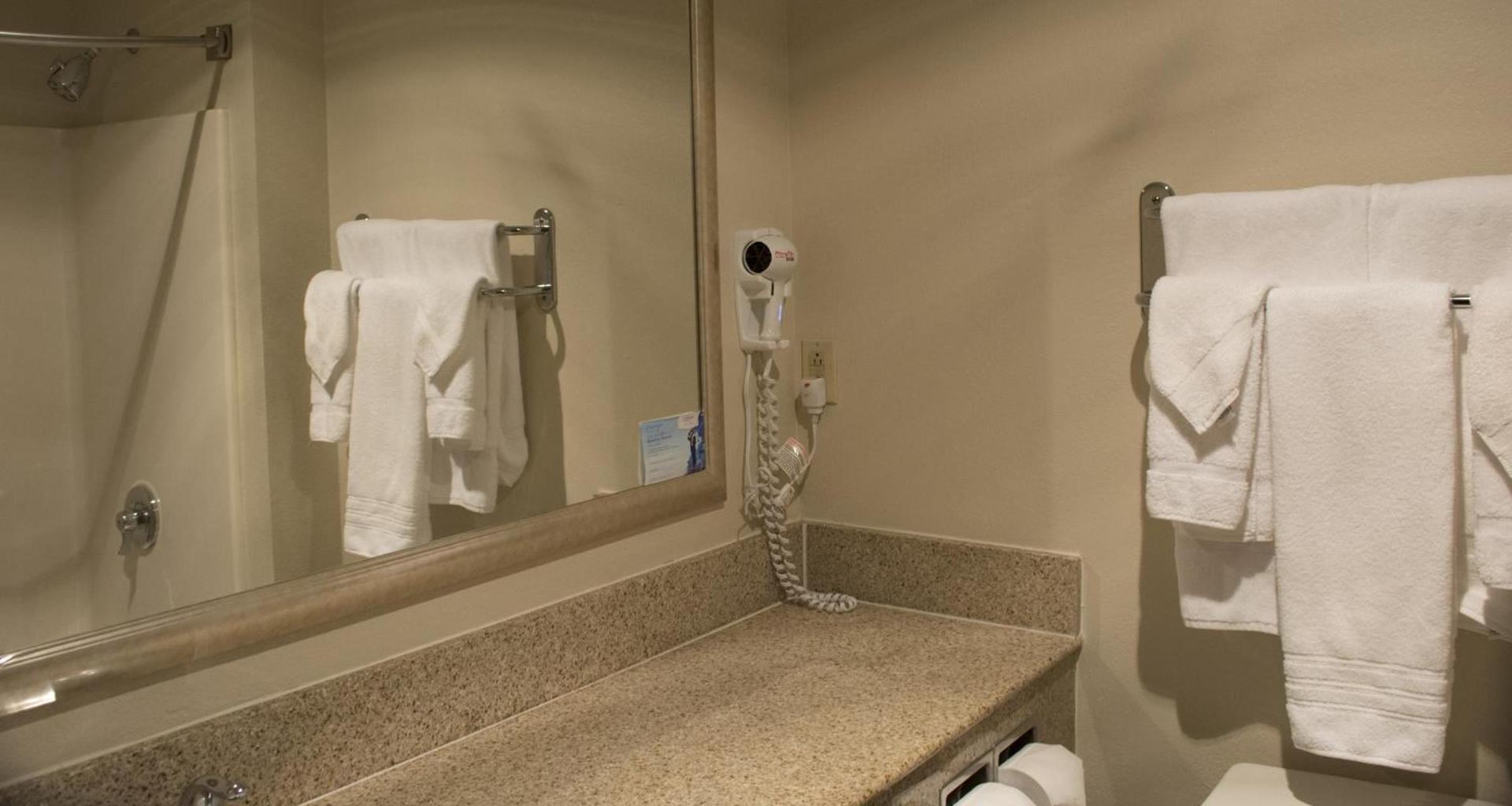 Baymont by Wyndham East Windsor Bradley Airport photo 18