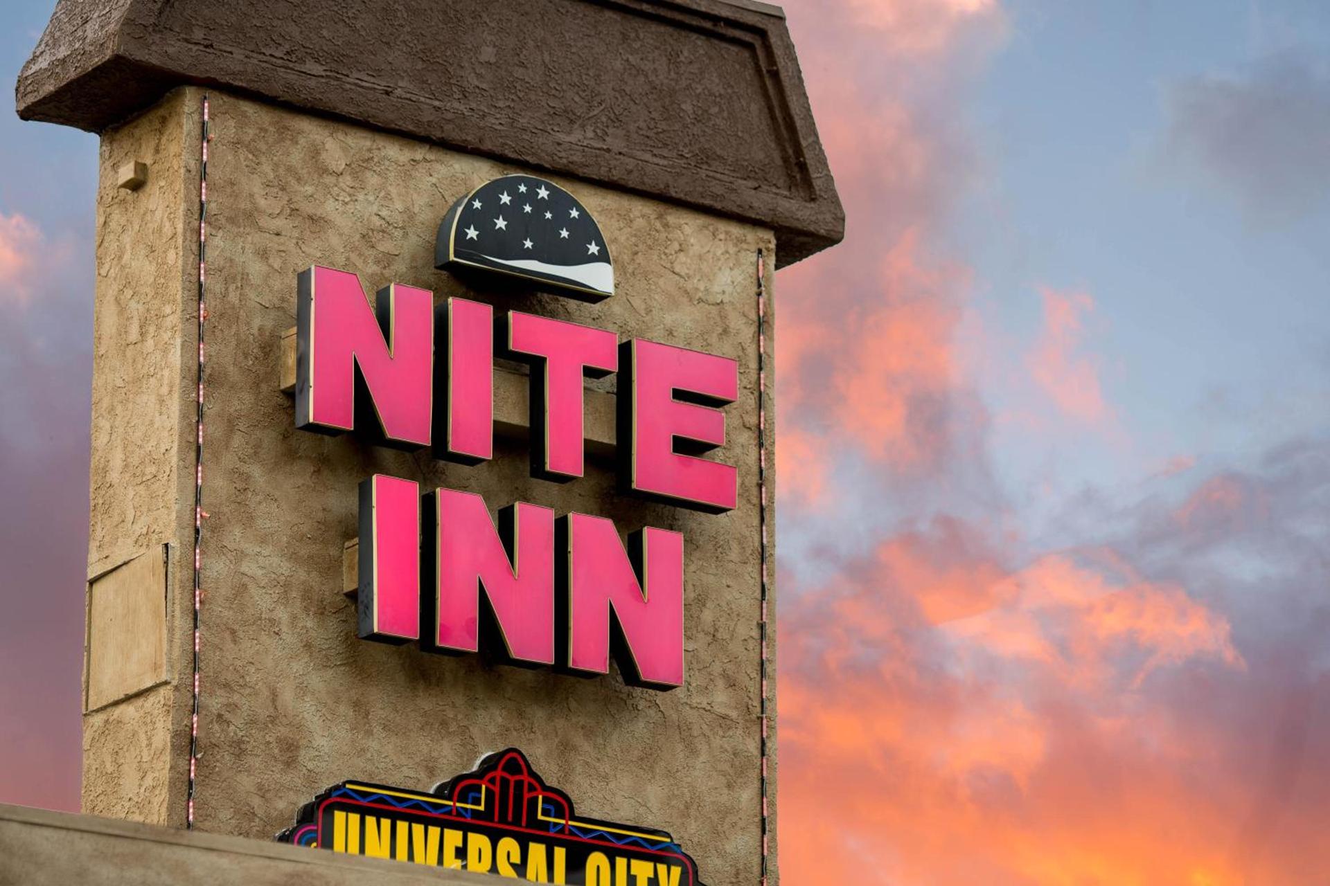 Nite Inn at Universal City - Walking Distance to Universal Studios Hollywood photo 6