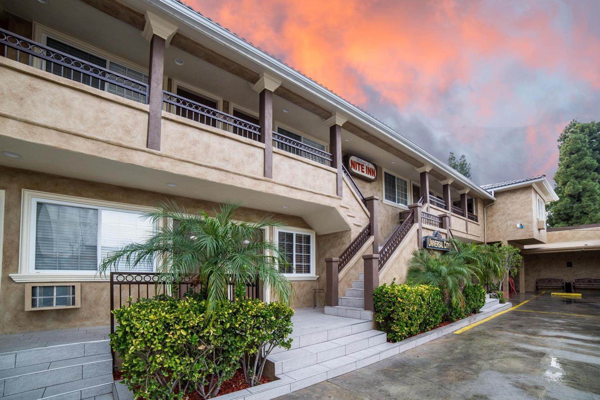 Nite Inn at Universal City - Walking Distance to Universal Studios Hollywood photo 8
