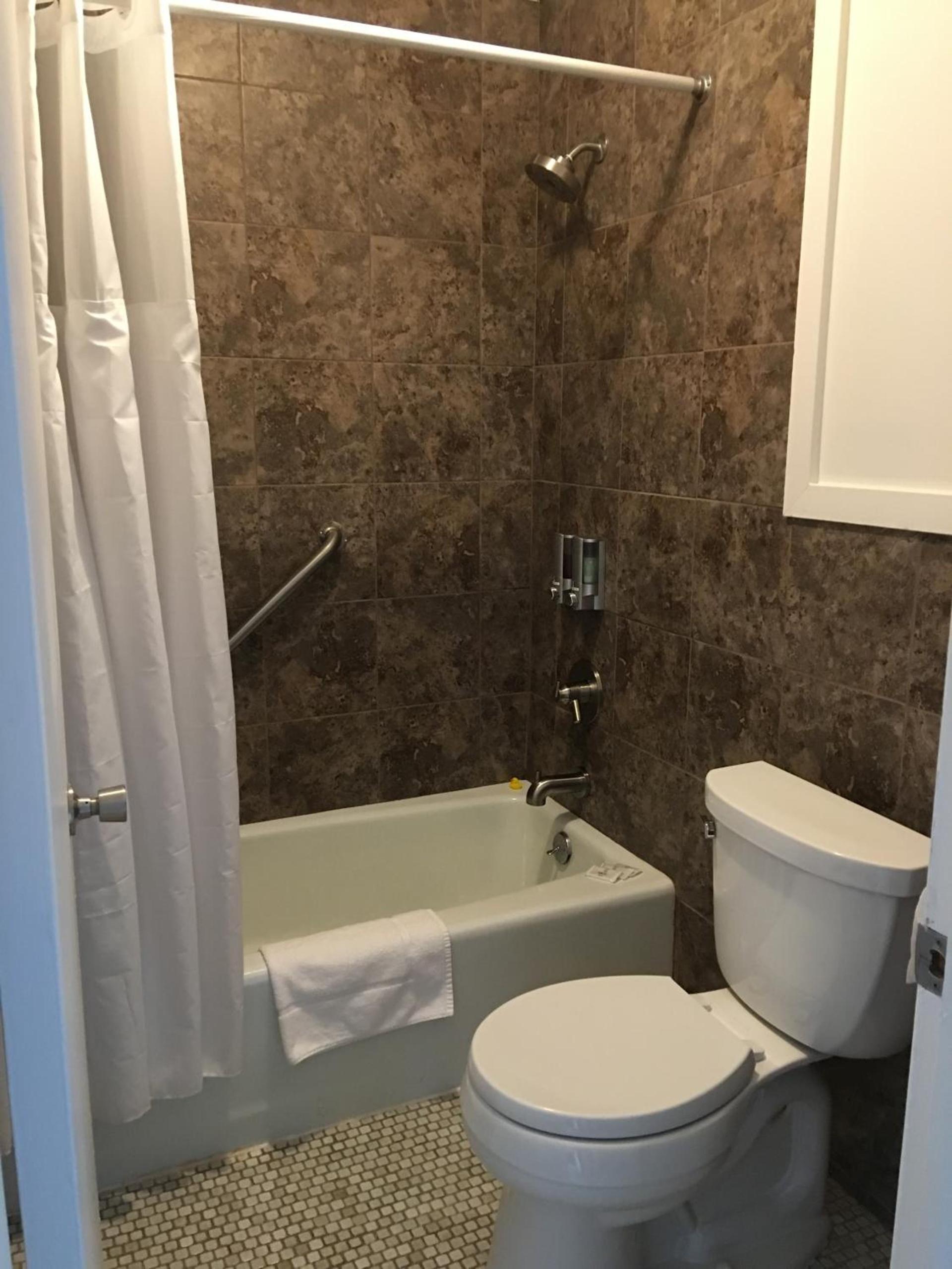 Cardinal Inn photo 35