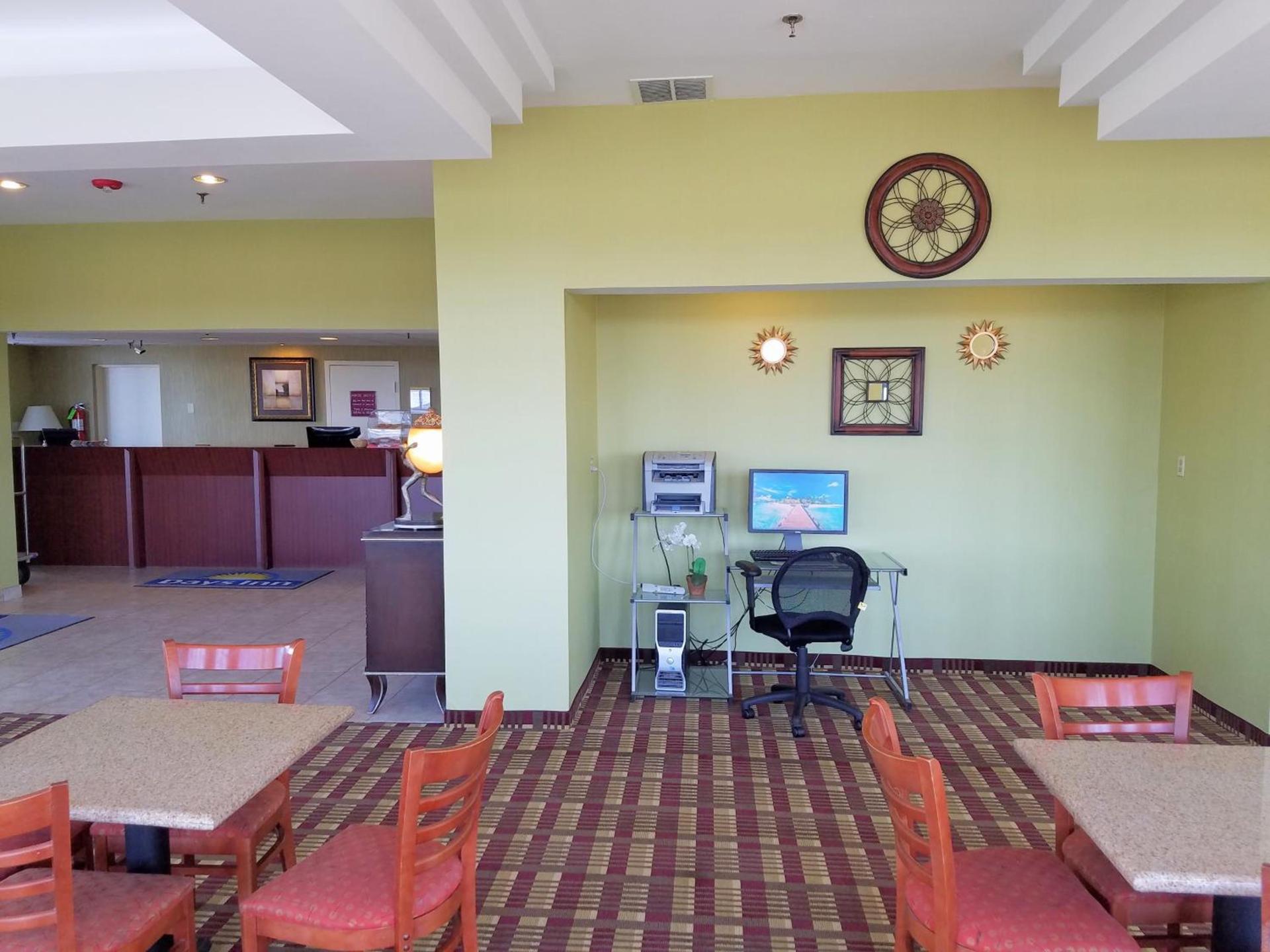 Days Inn by Wyndham Windsor Locks / Bradley Intl Airport photo 45