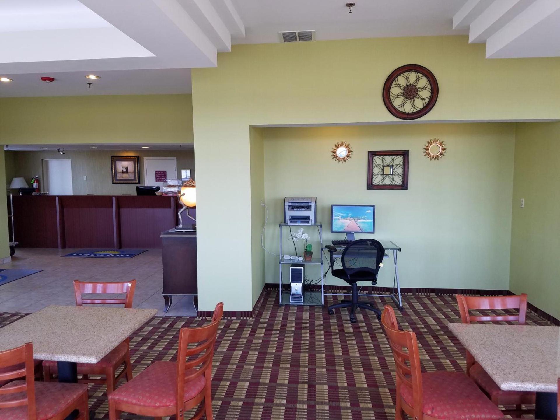 Days Inn by Wyndham Windsor Locks / Bradley Intl Airport photo 46