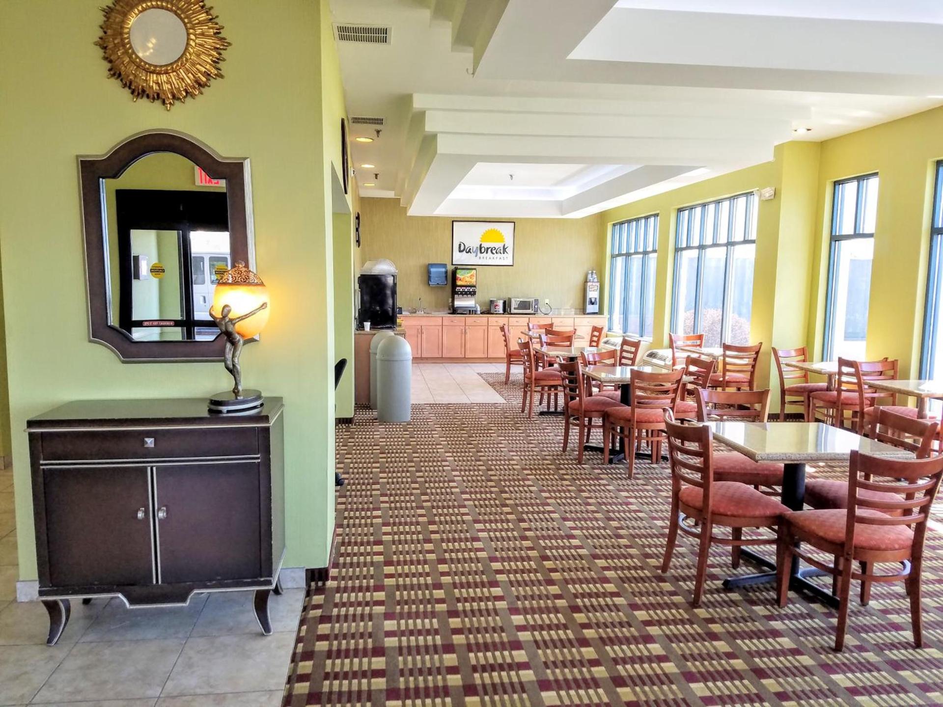 Days Inn by Wyndham Windsor Locks / Bradley Intl Airport photo 41