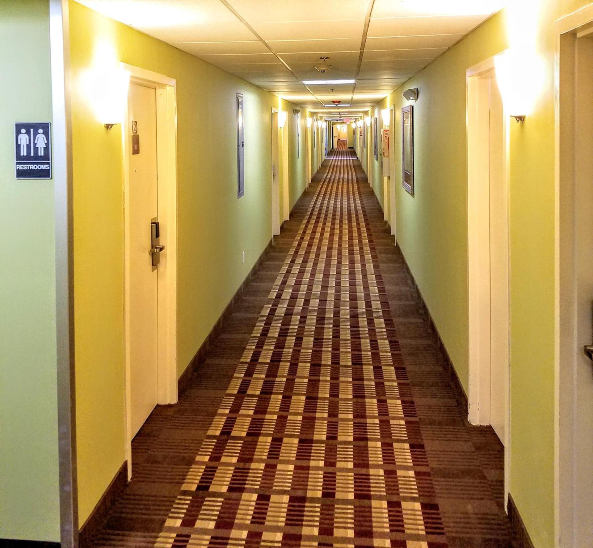 Days Inn by Wyndham Windsor Locks / Bradley Intl Airport photo 48