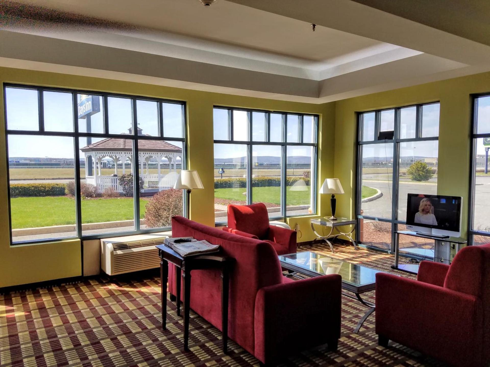 Days Inn by Wyndham Windsor Locks / Bradley Intl Airport photo 39