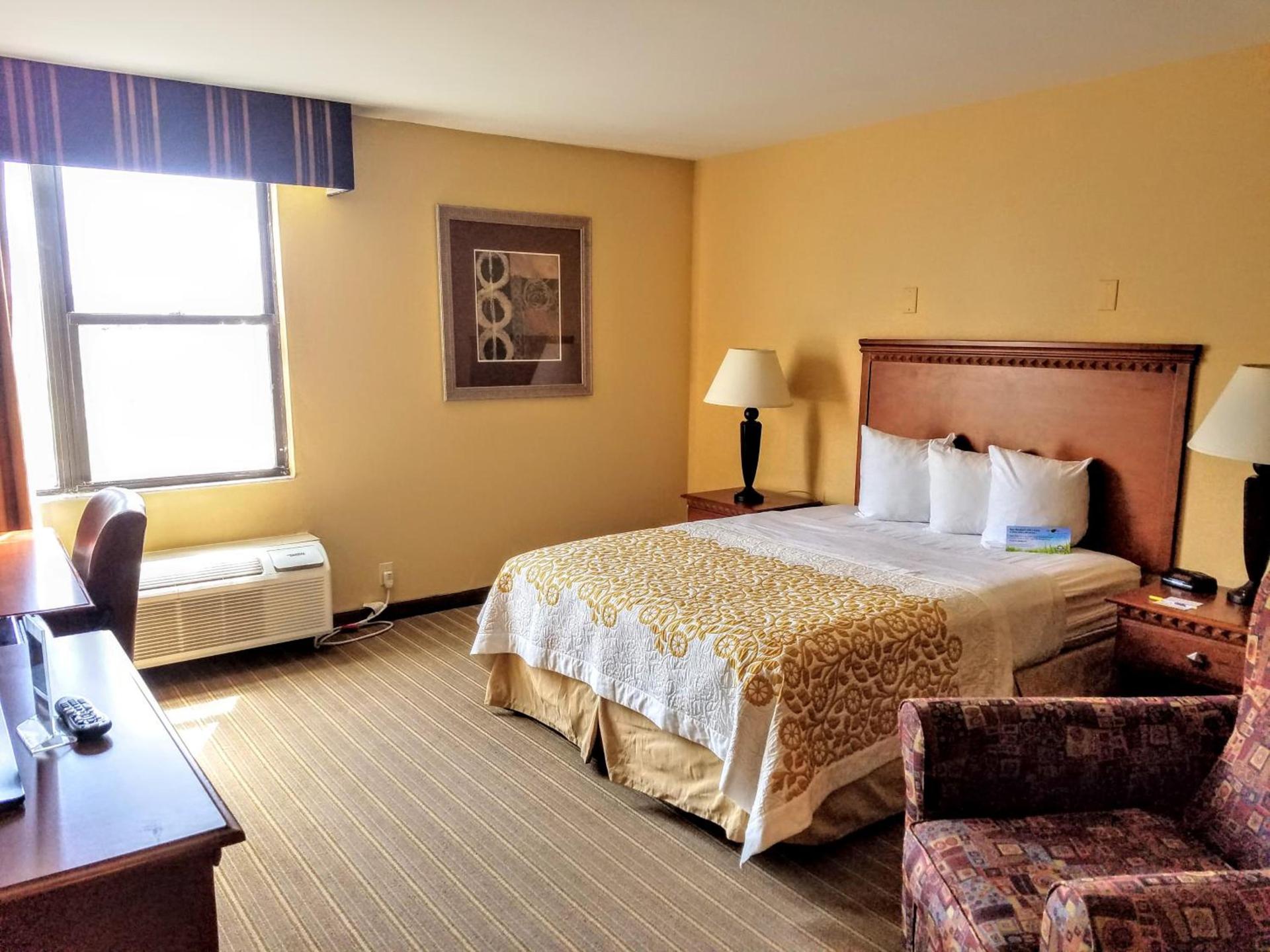 Days Inn by Wyndham Windsor Locks / Bradley Intl Airport photo 34