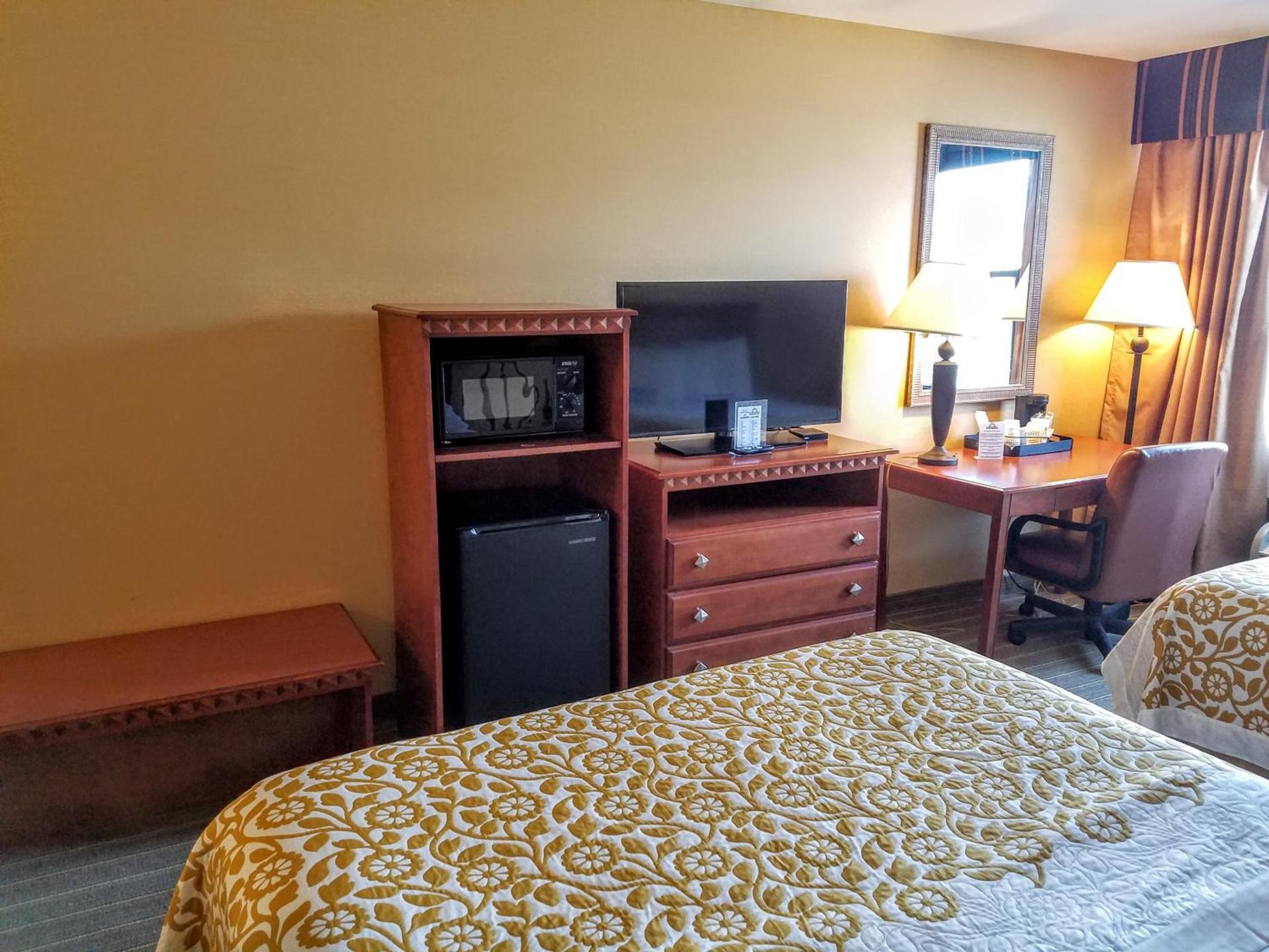 Days Inn by Wyndham Windsor Locks / Bradley Intl Airport photo 36