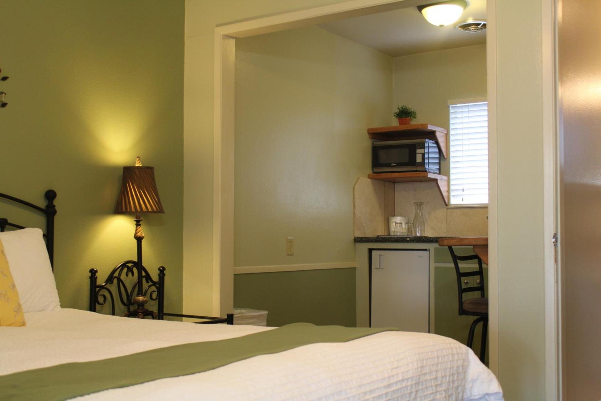Trees Motel photo 49