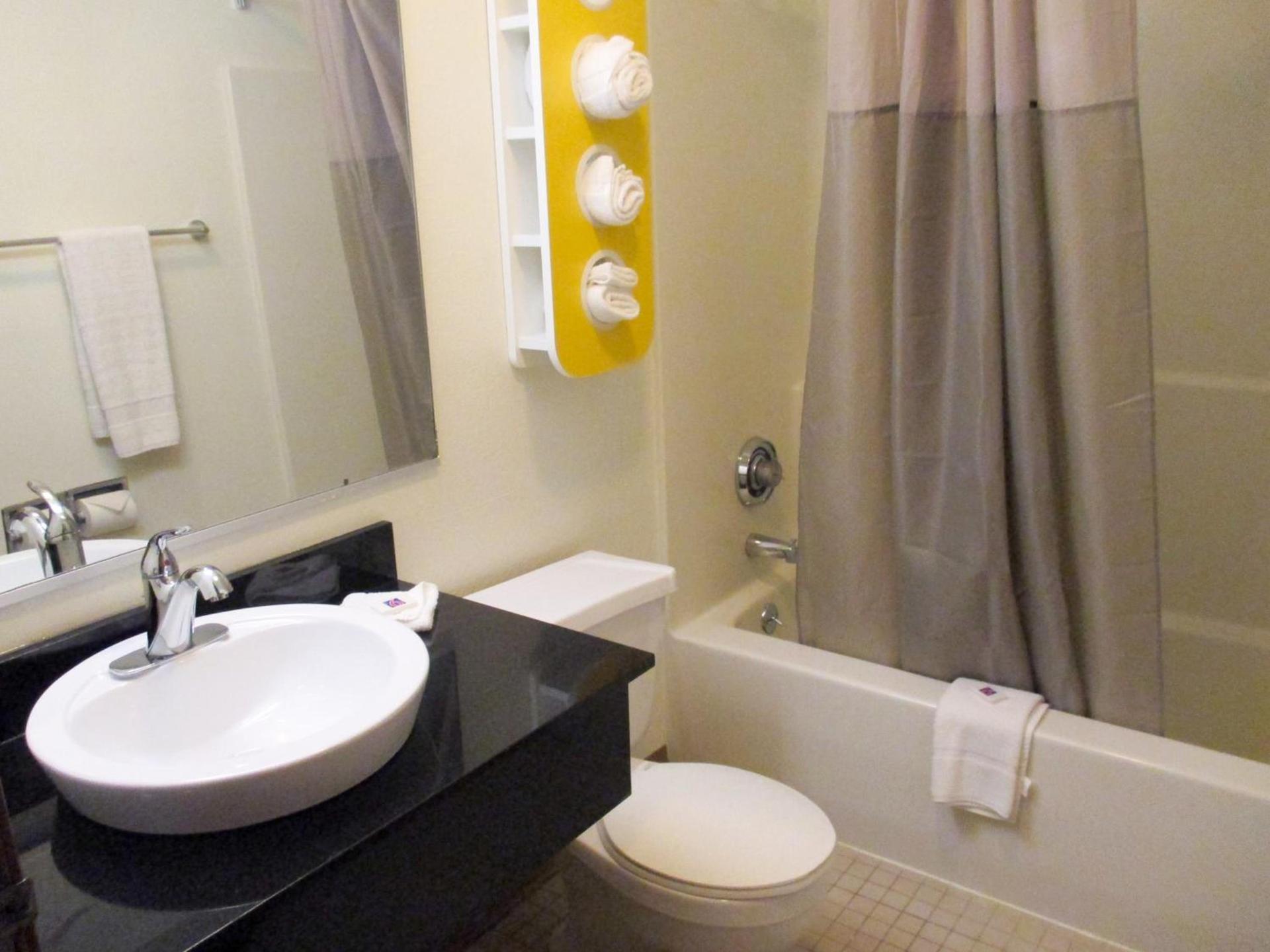 Motel 6-Drums photo 6