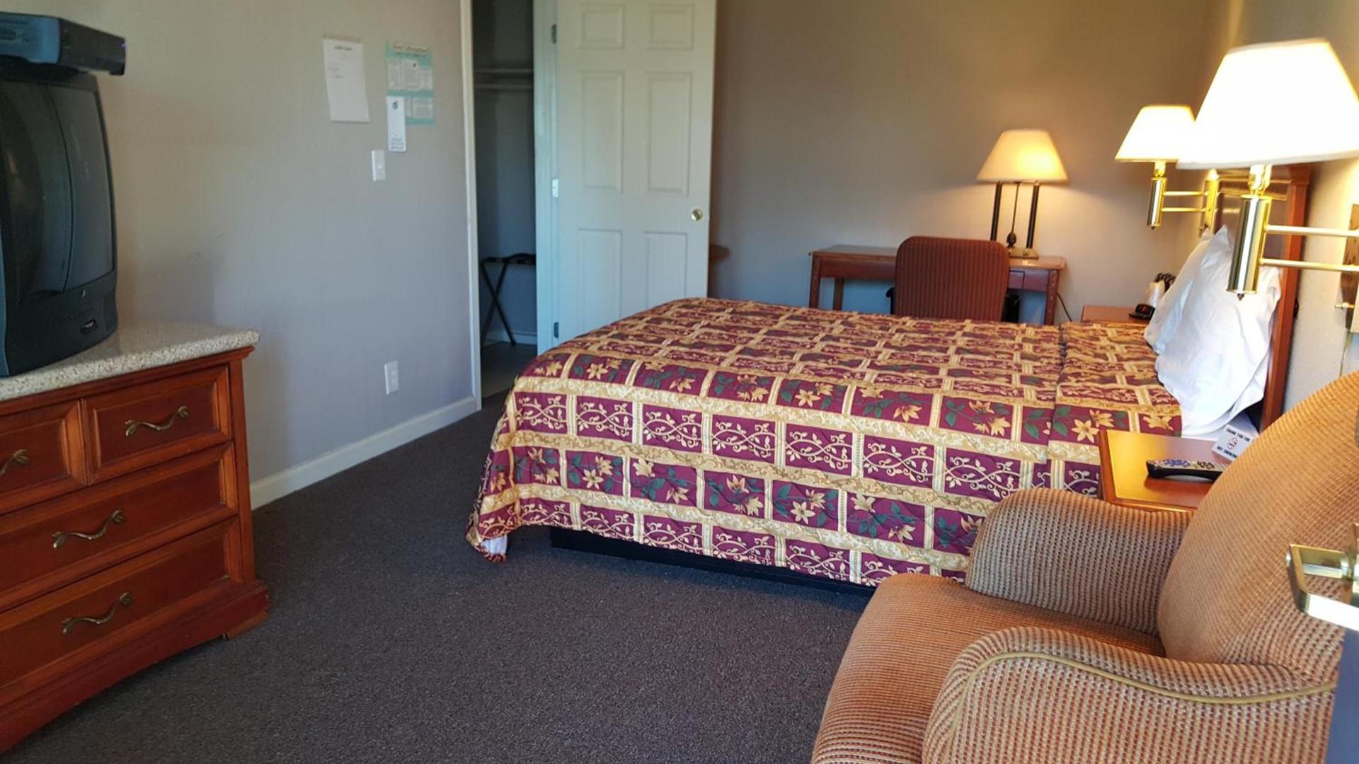 Pacific Motel photo 71