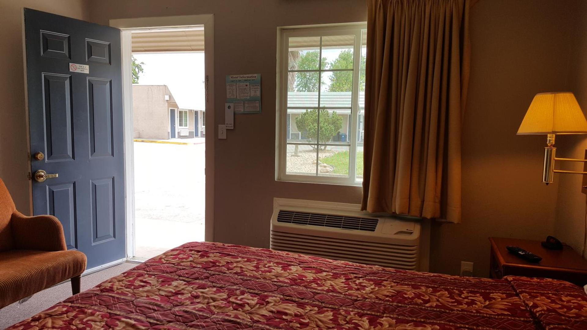 Pacific Motel photo 57