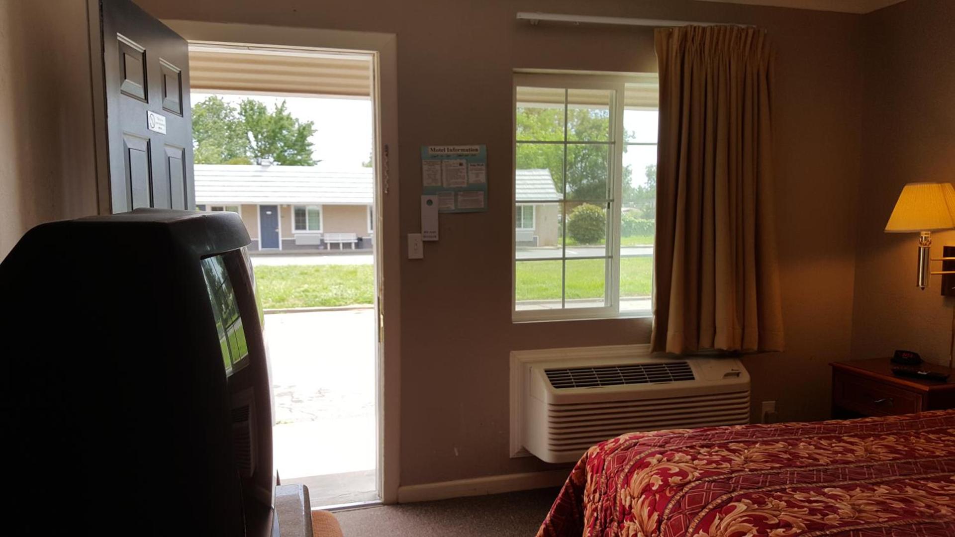 Pacific Motel photo 58