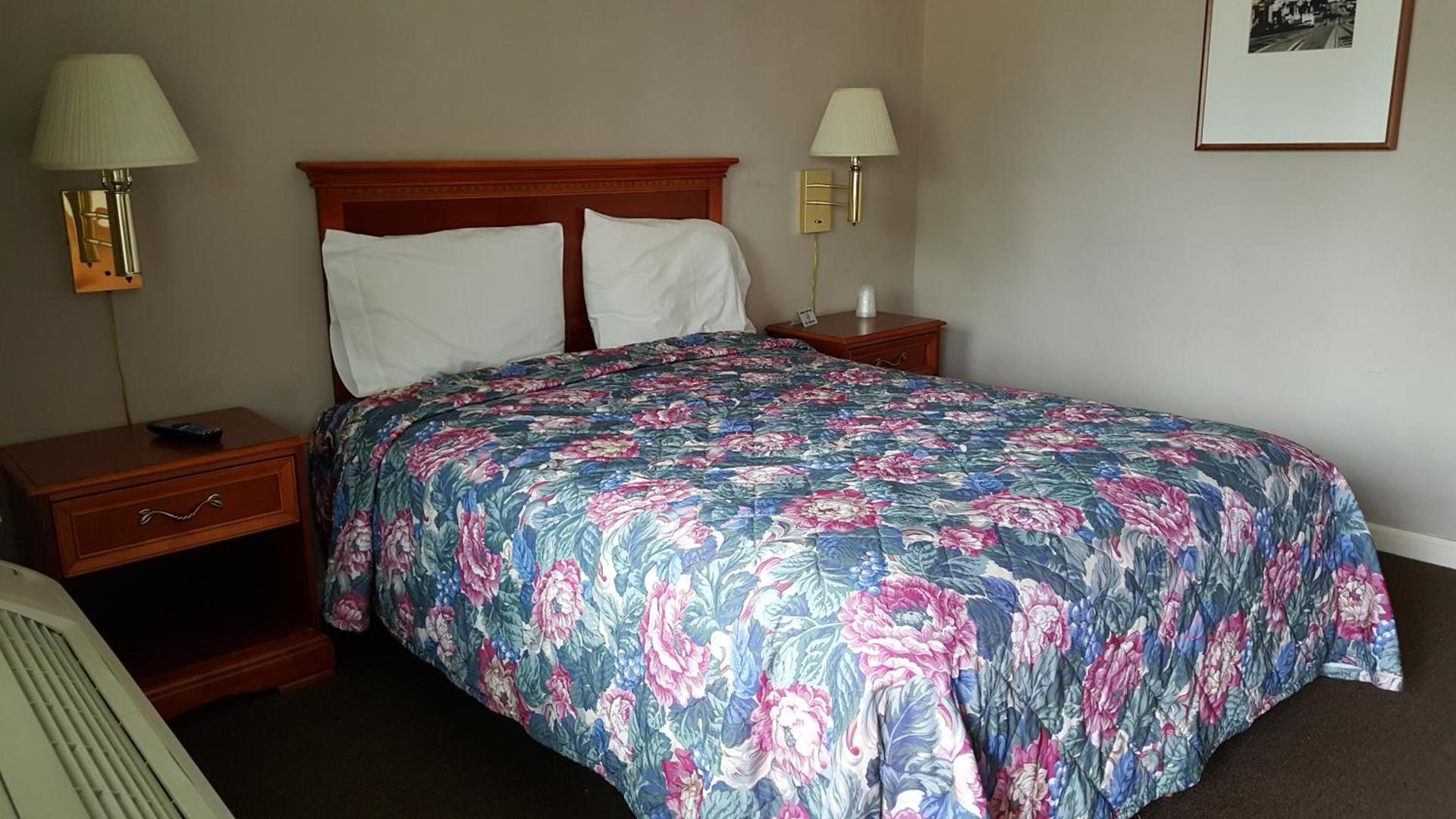 Pacific Motel photo 38