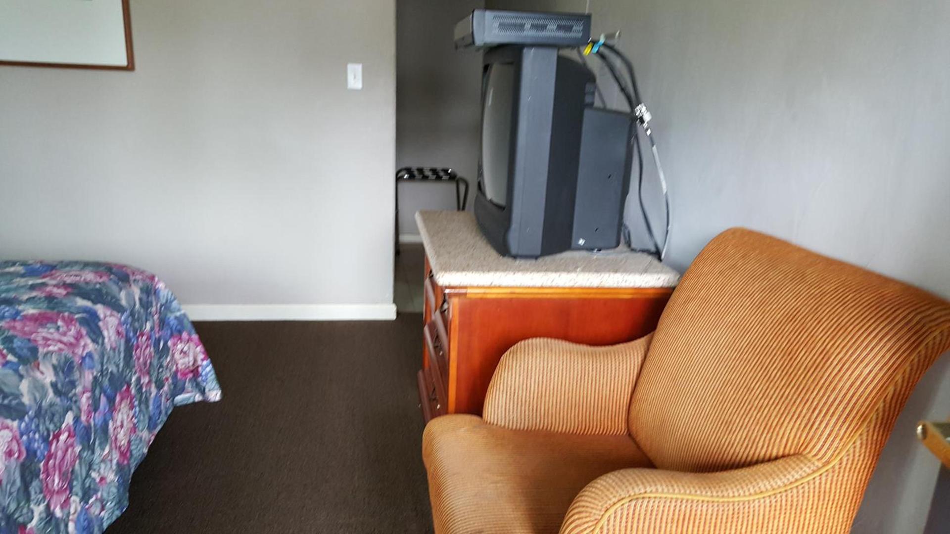 Pacific Motel photo 39