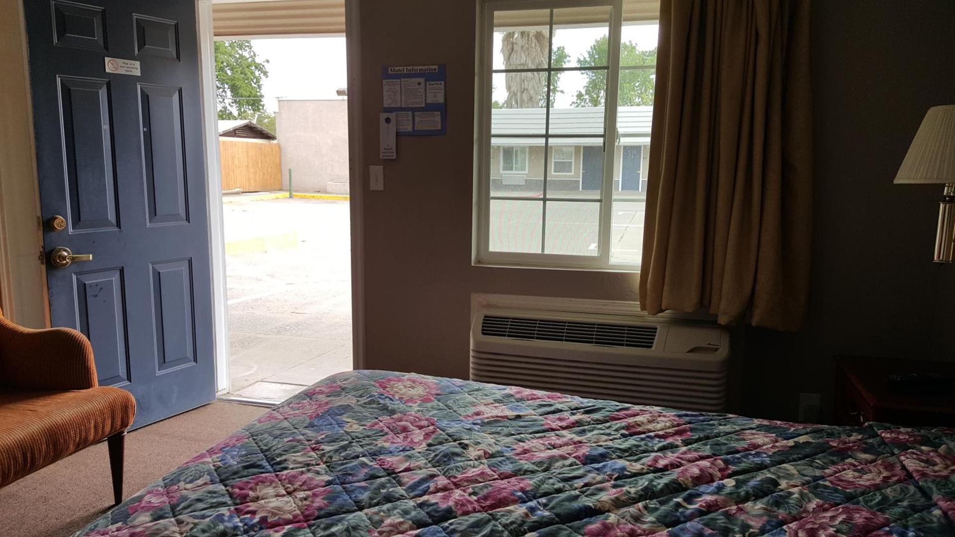 Pacific Motel photo 43
