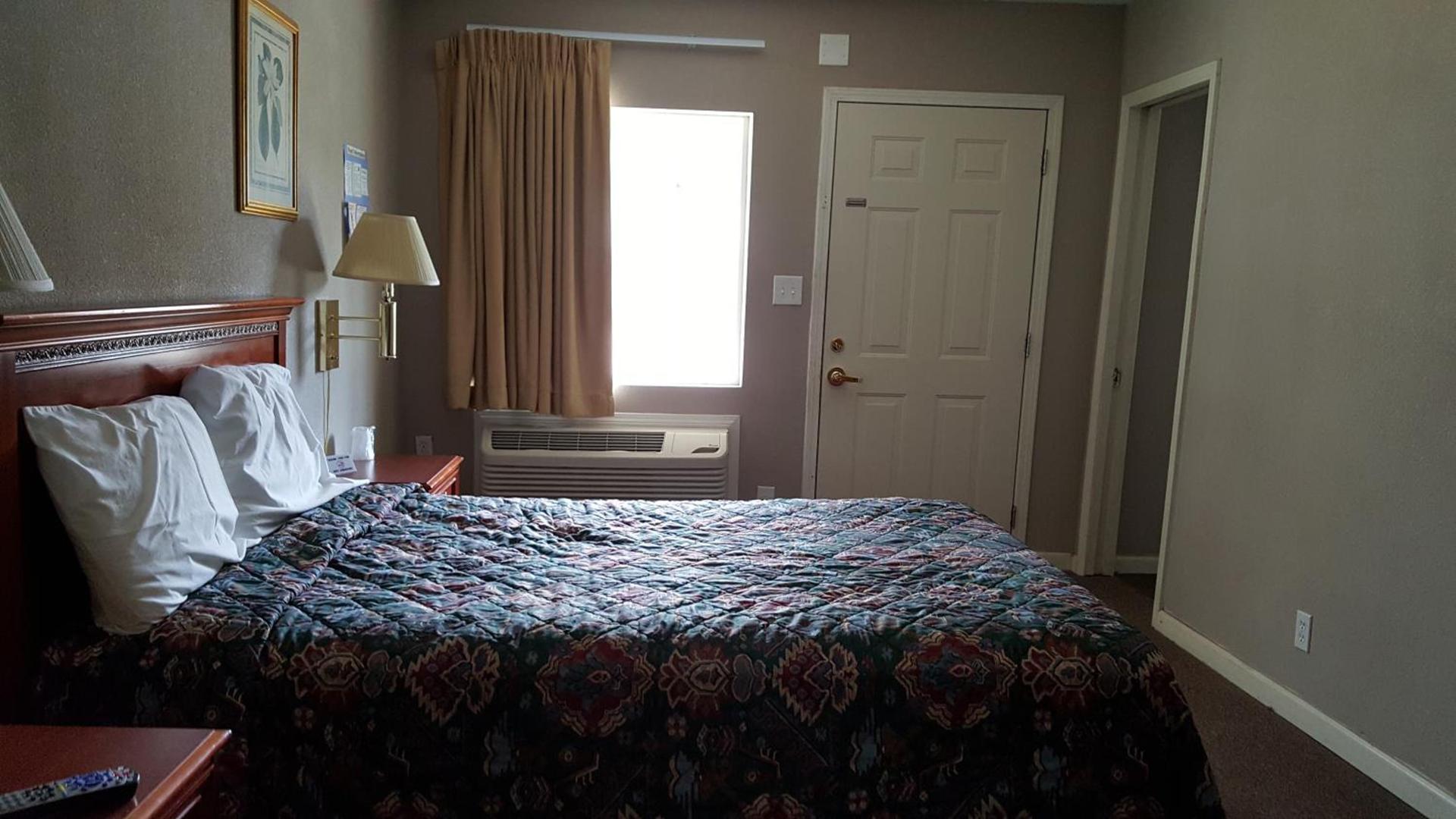 Pacific Motel photo 49