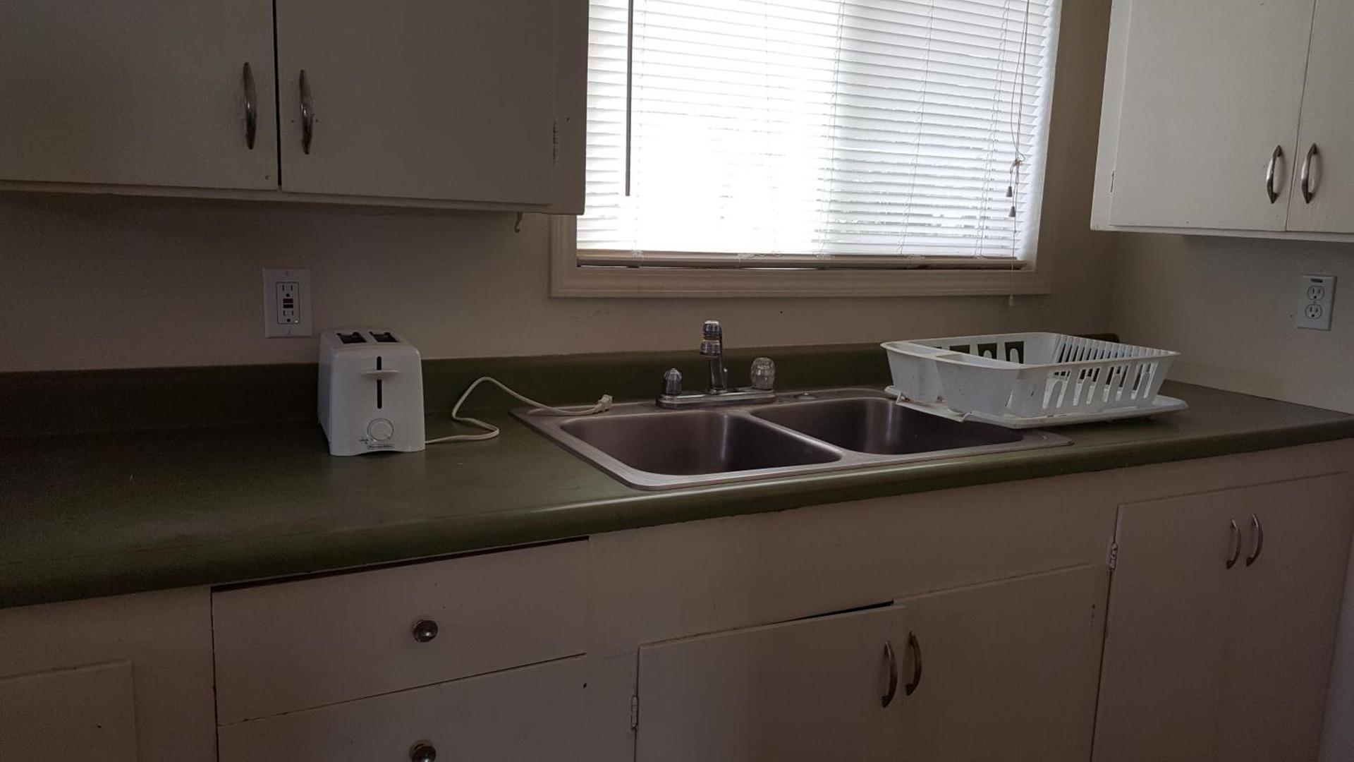 Pacific Motel photo 52