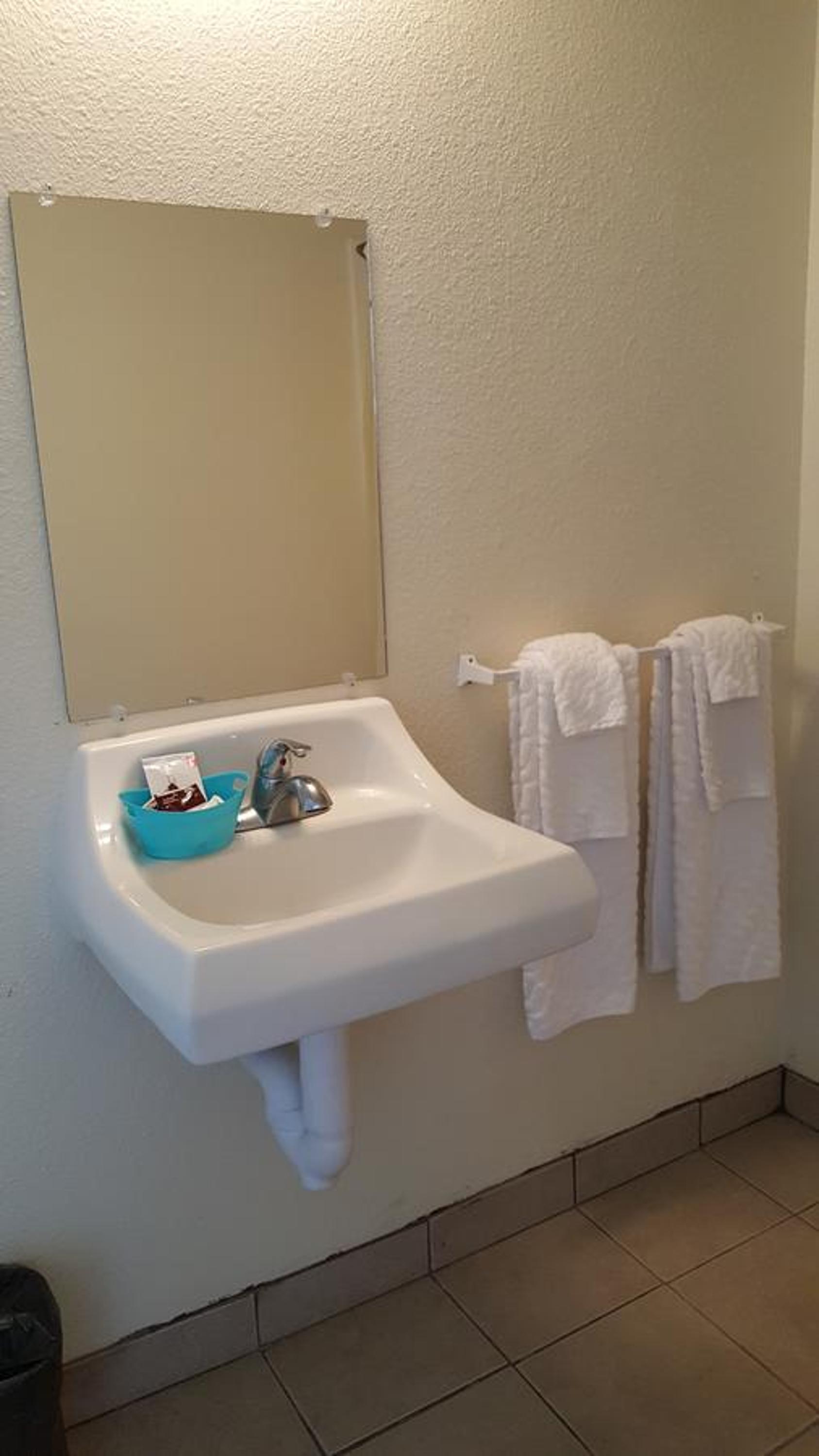 Pacific Motel photo 88