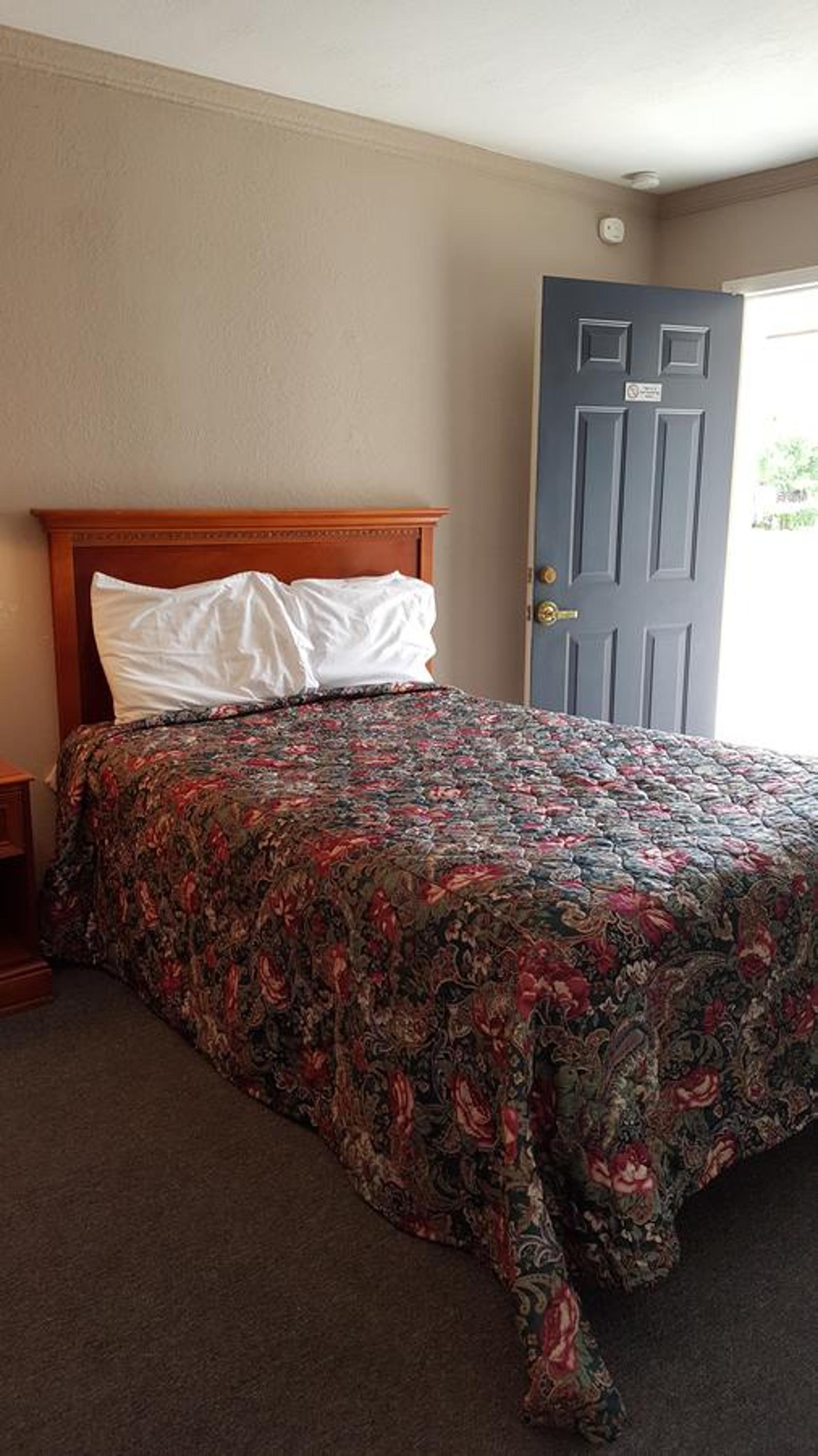 Pacific Motel photo 31