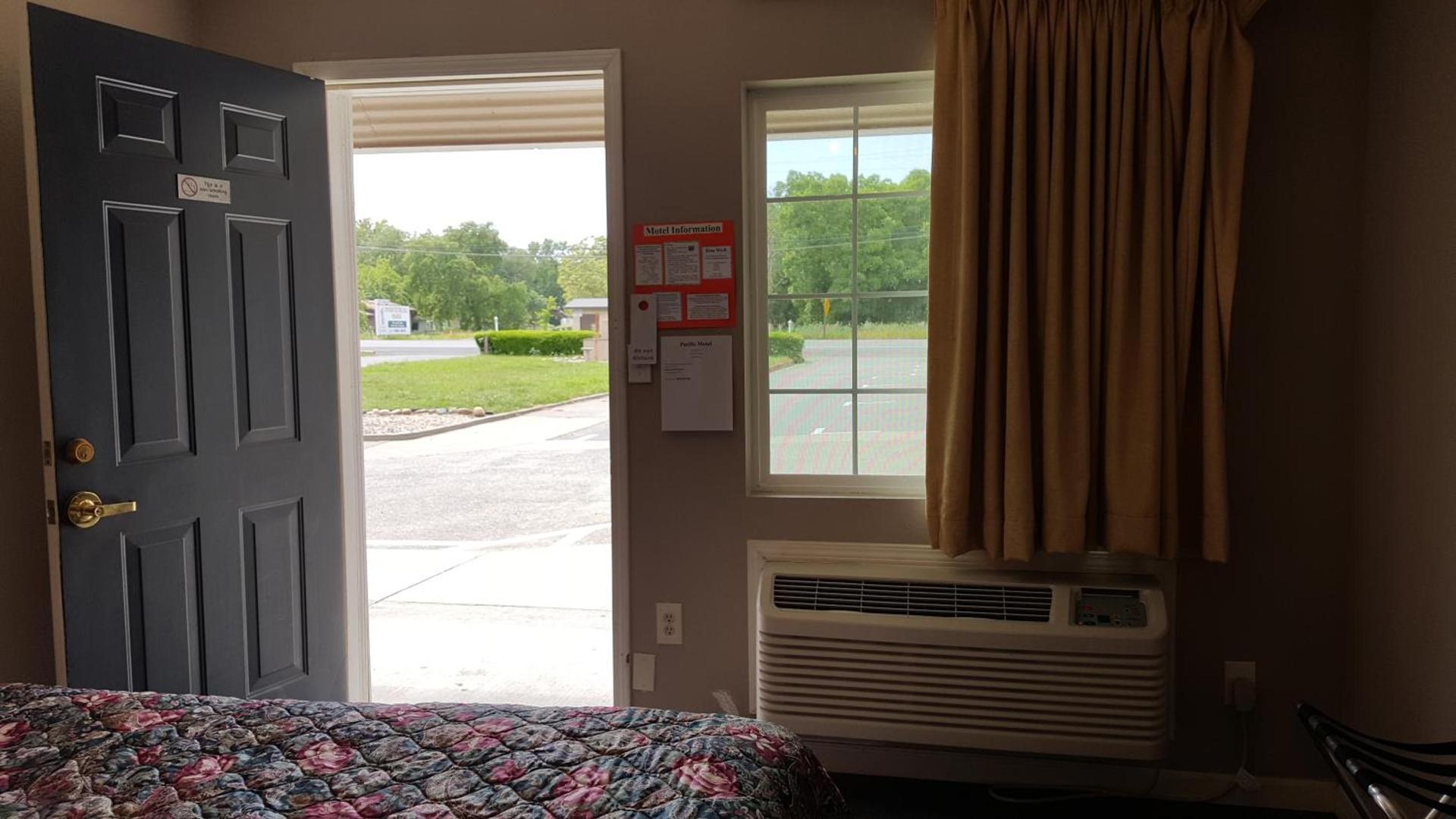 Pacific Motel photo 26