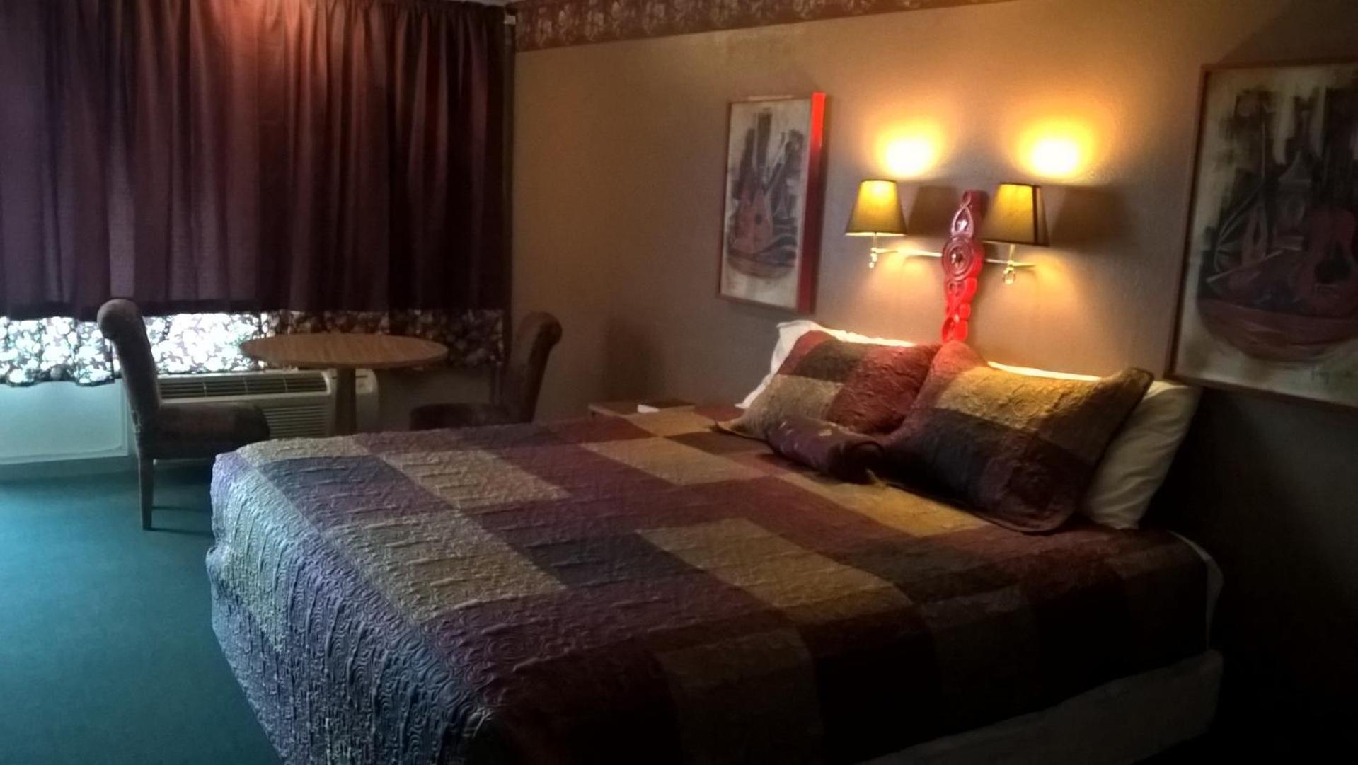 Dogwood Motel photo 12