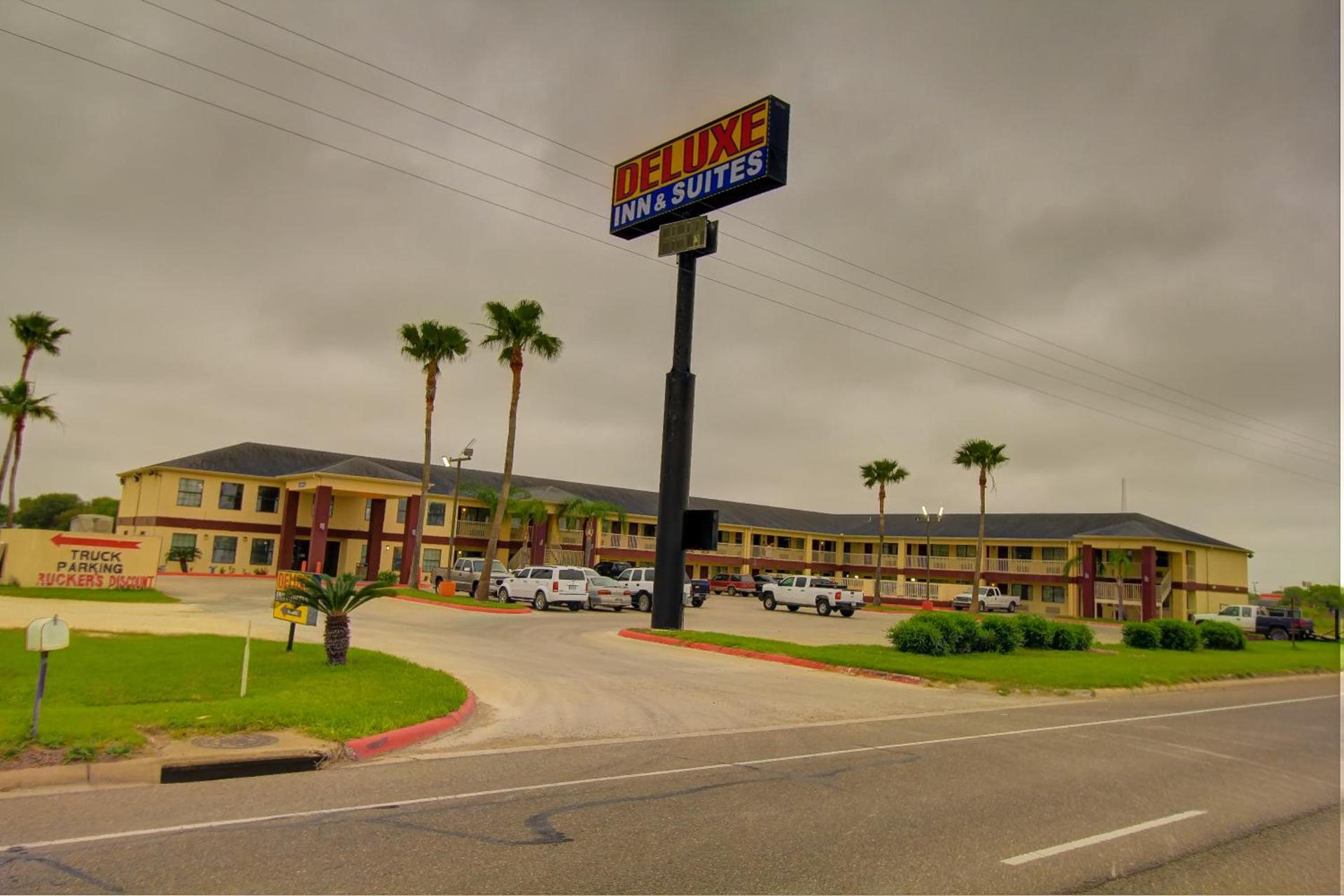 Deluxe Inn and Suites photo 44