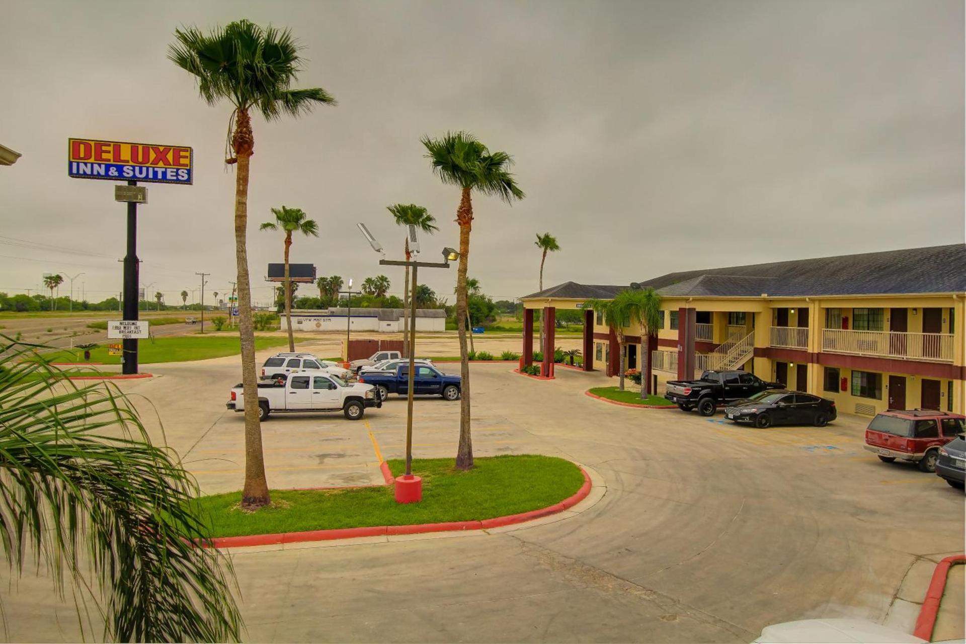 Deluxe Inn and Suites photo 45