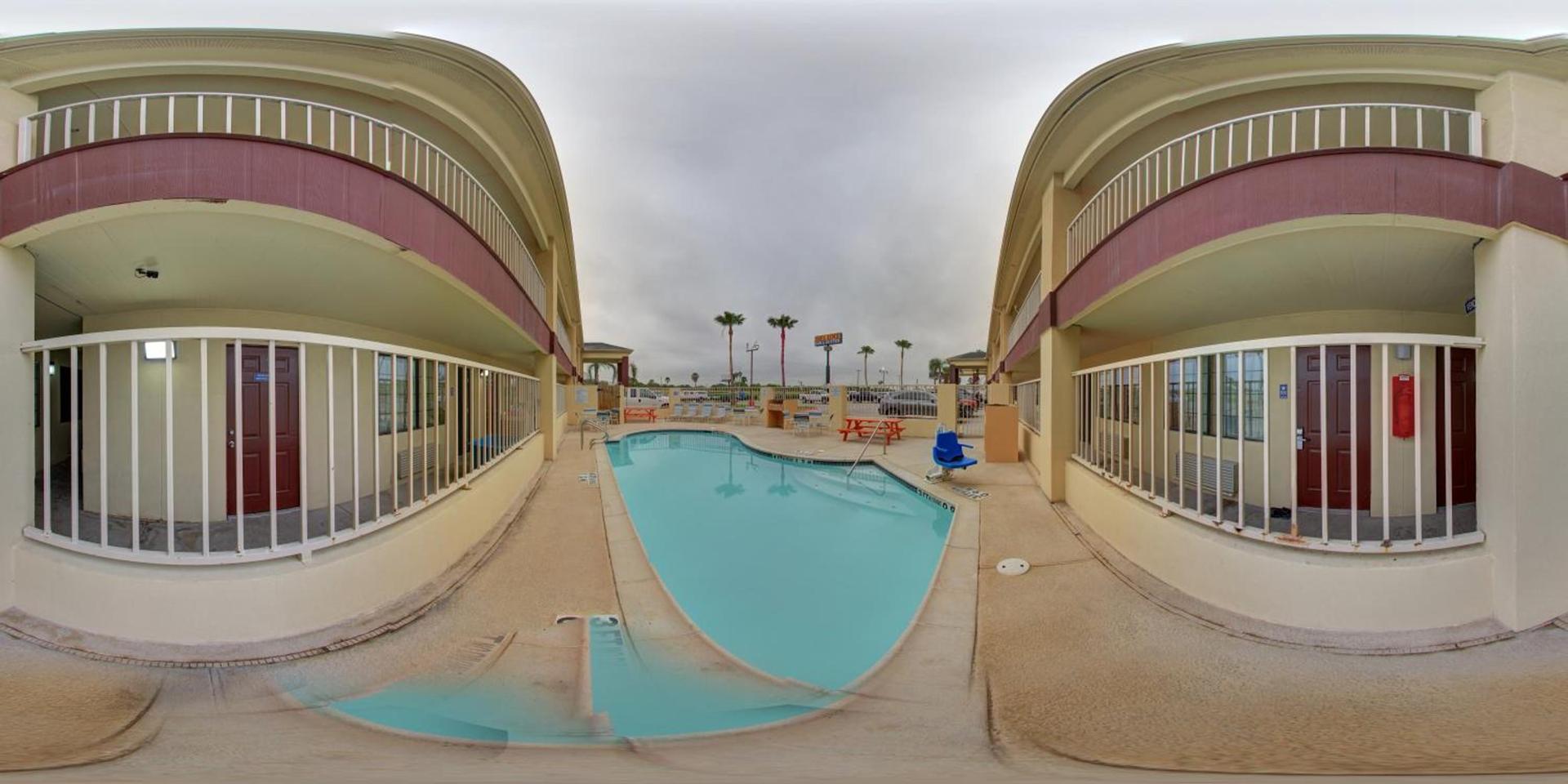 Deluxe Inn and Suites photo 46