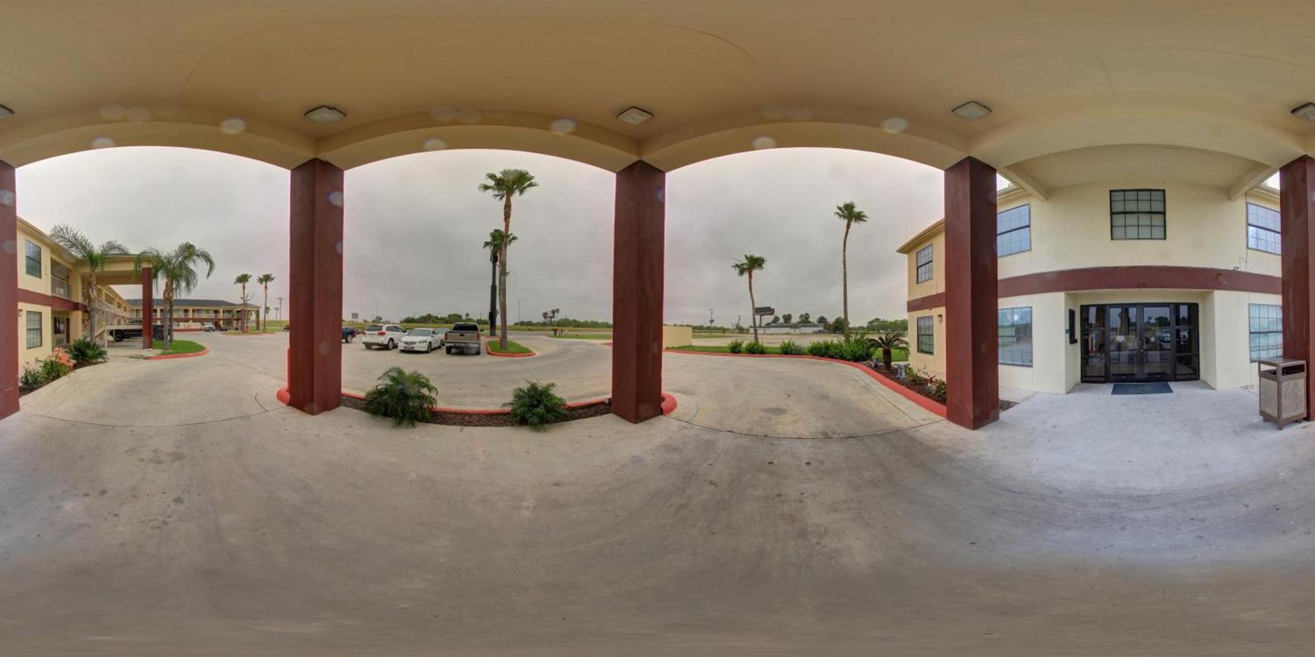 Deluxe Inn and Suites photo 53