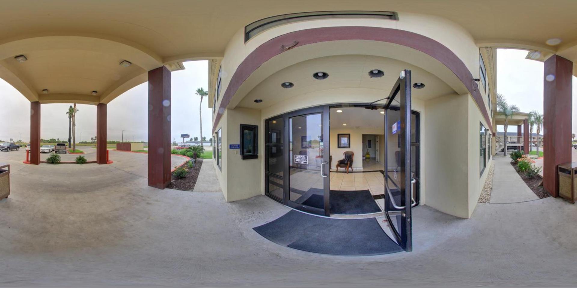 Deluxe Inn and Suites photo 54