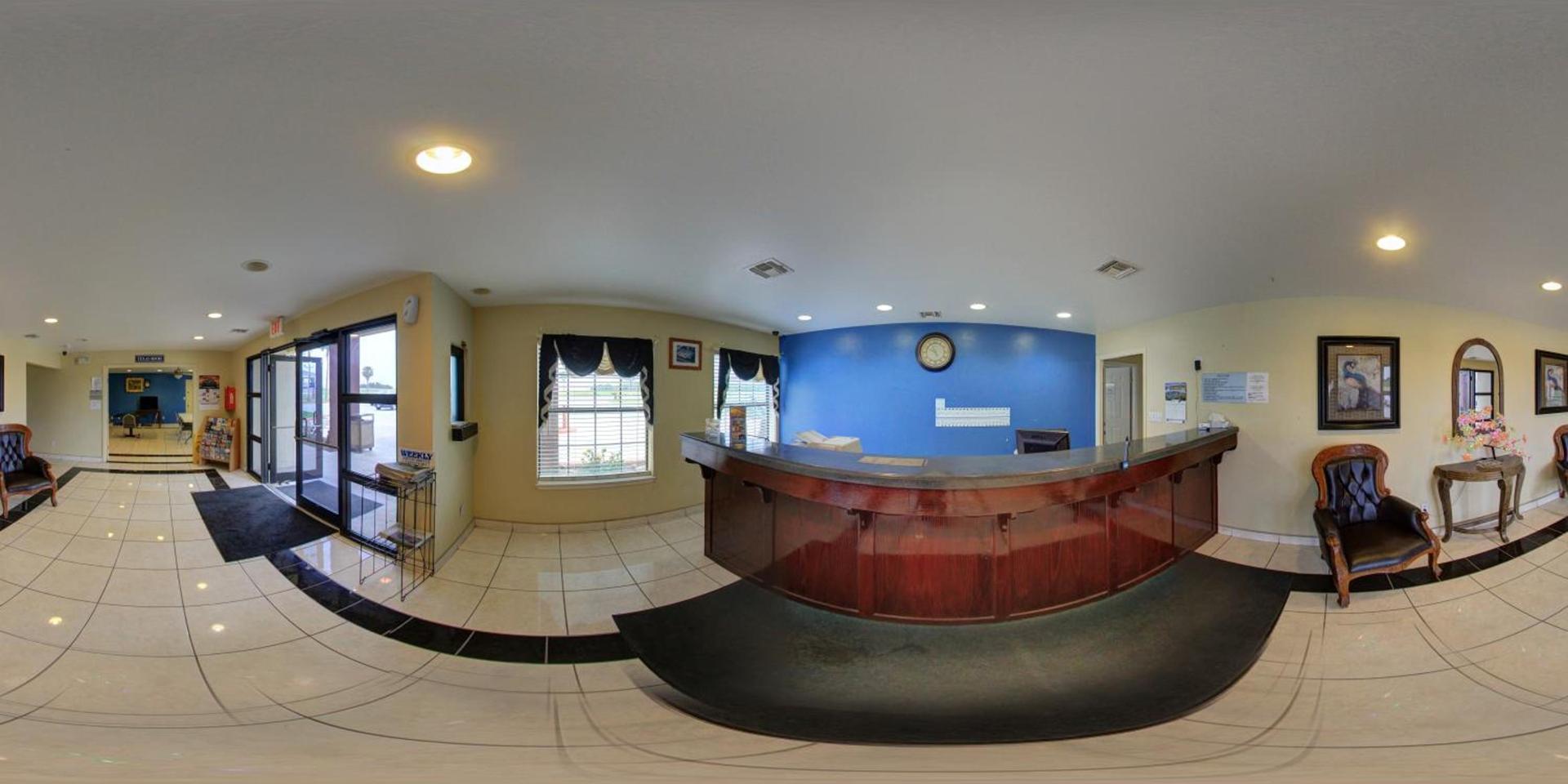 Deluxe Inn and Suites photo 33