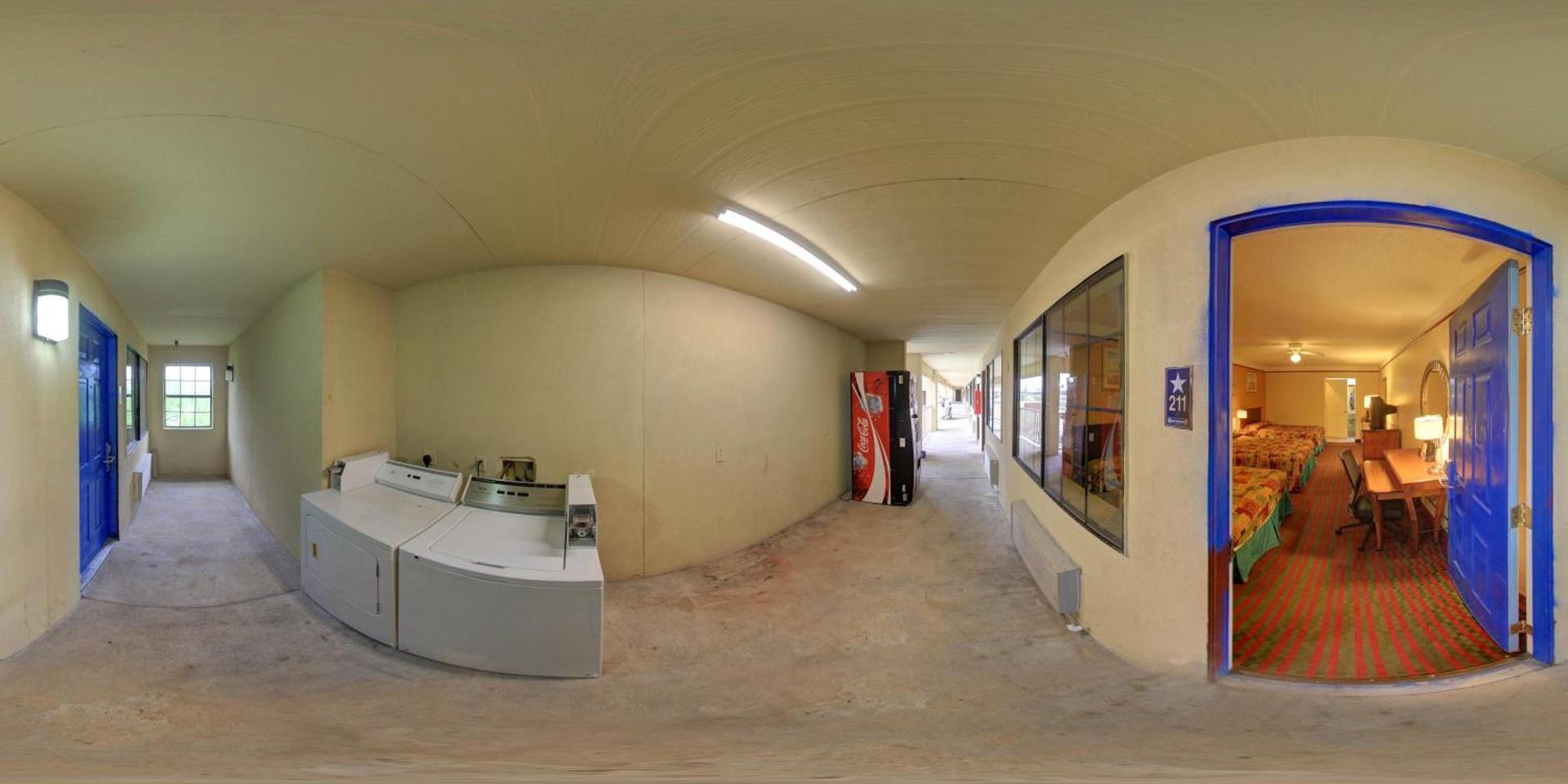 Deluxe Inn and Suites photo 63