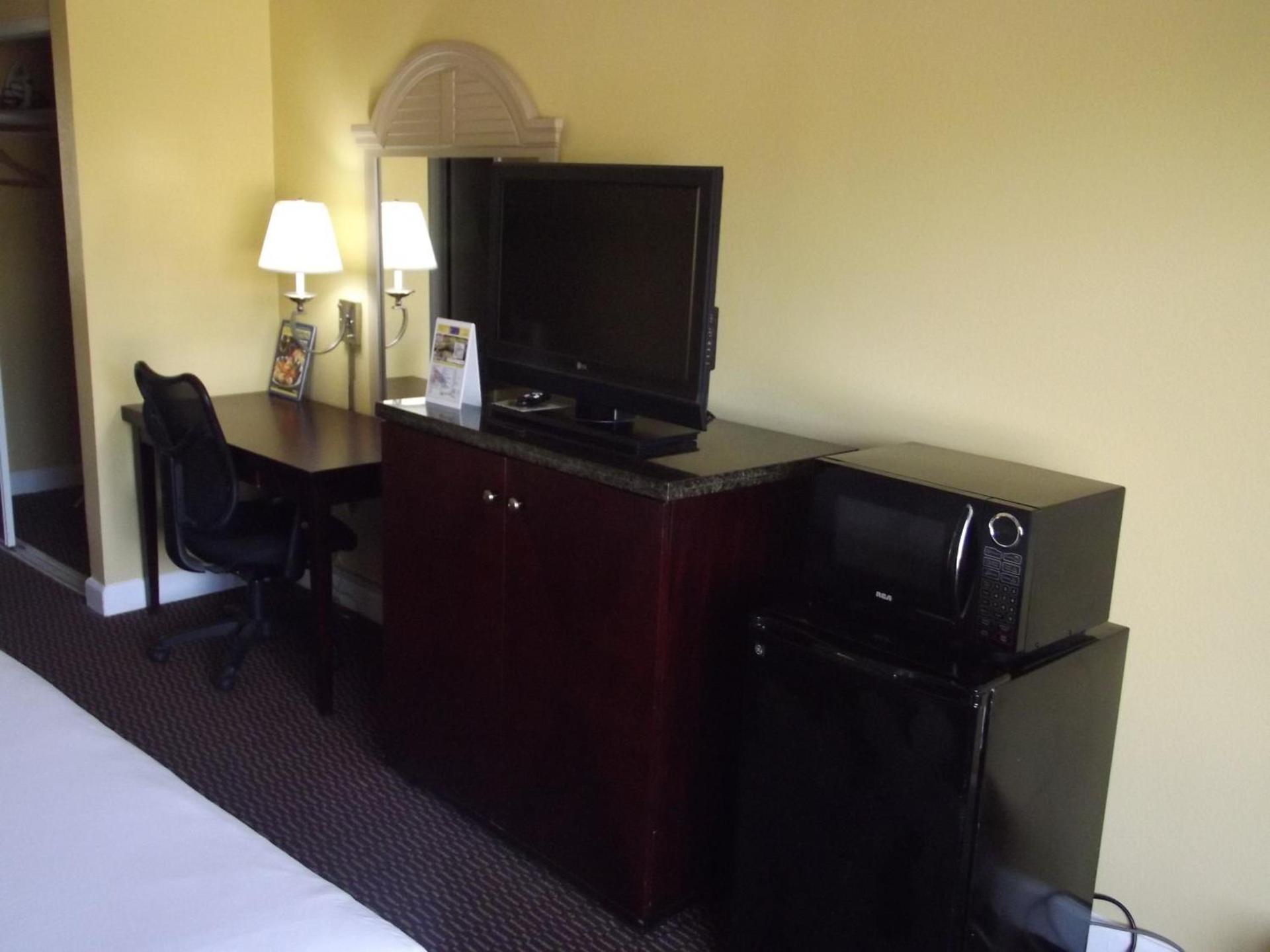 Ambassadors Inn & Suites photo 23
