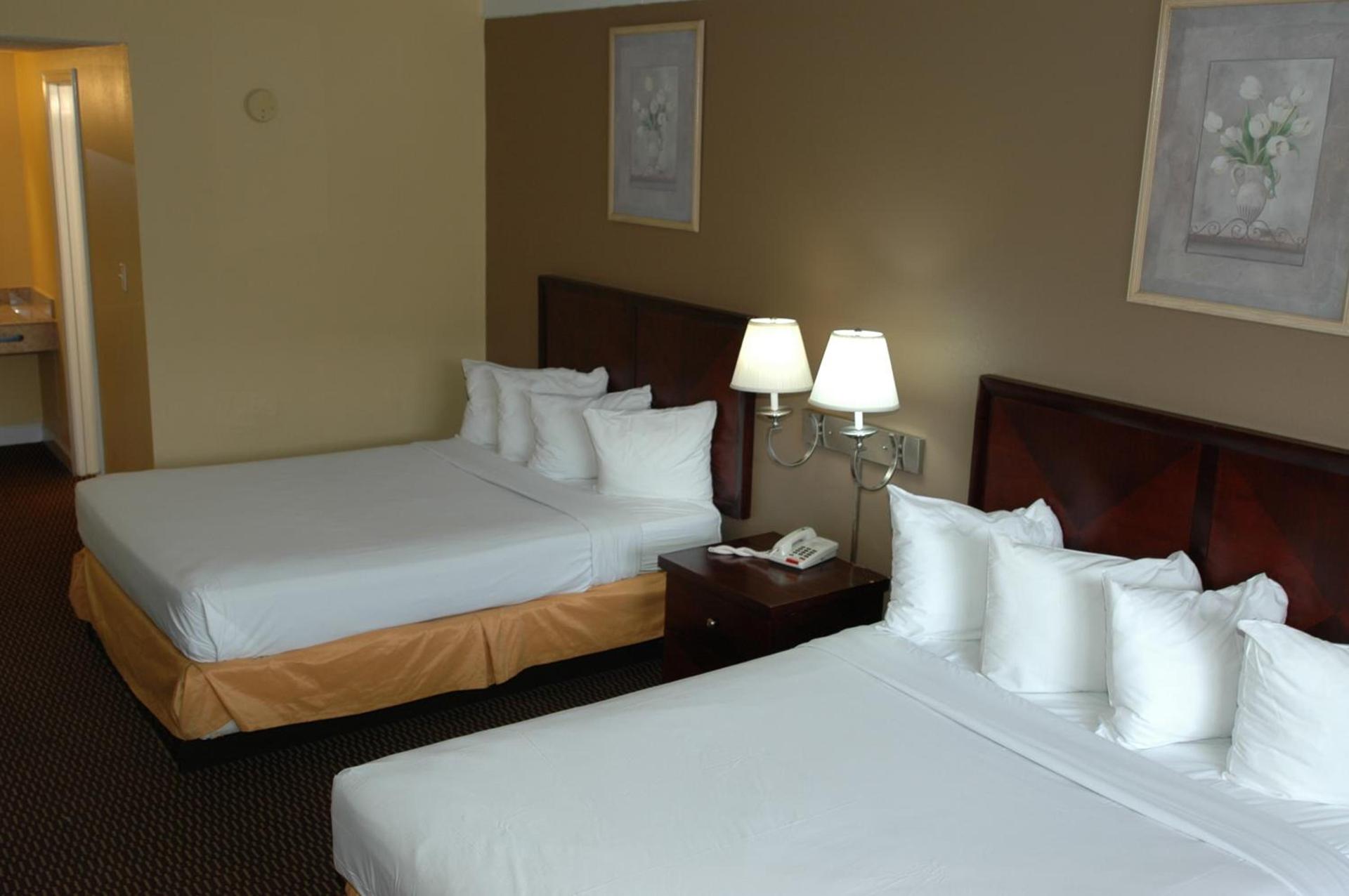 Ambassadors Inn & Suites photo 25