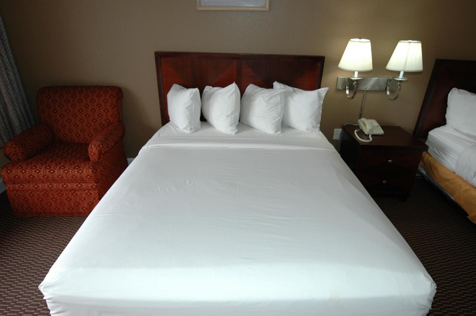 Ambassadors Inn & Suites photo 29