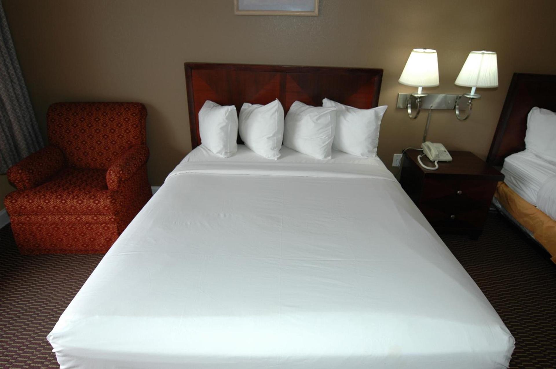 Ambassadors Inn & Suites photo 30
