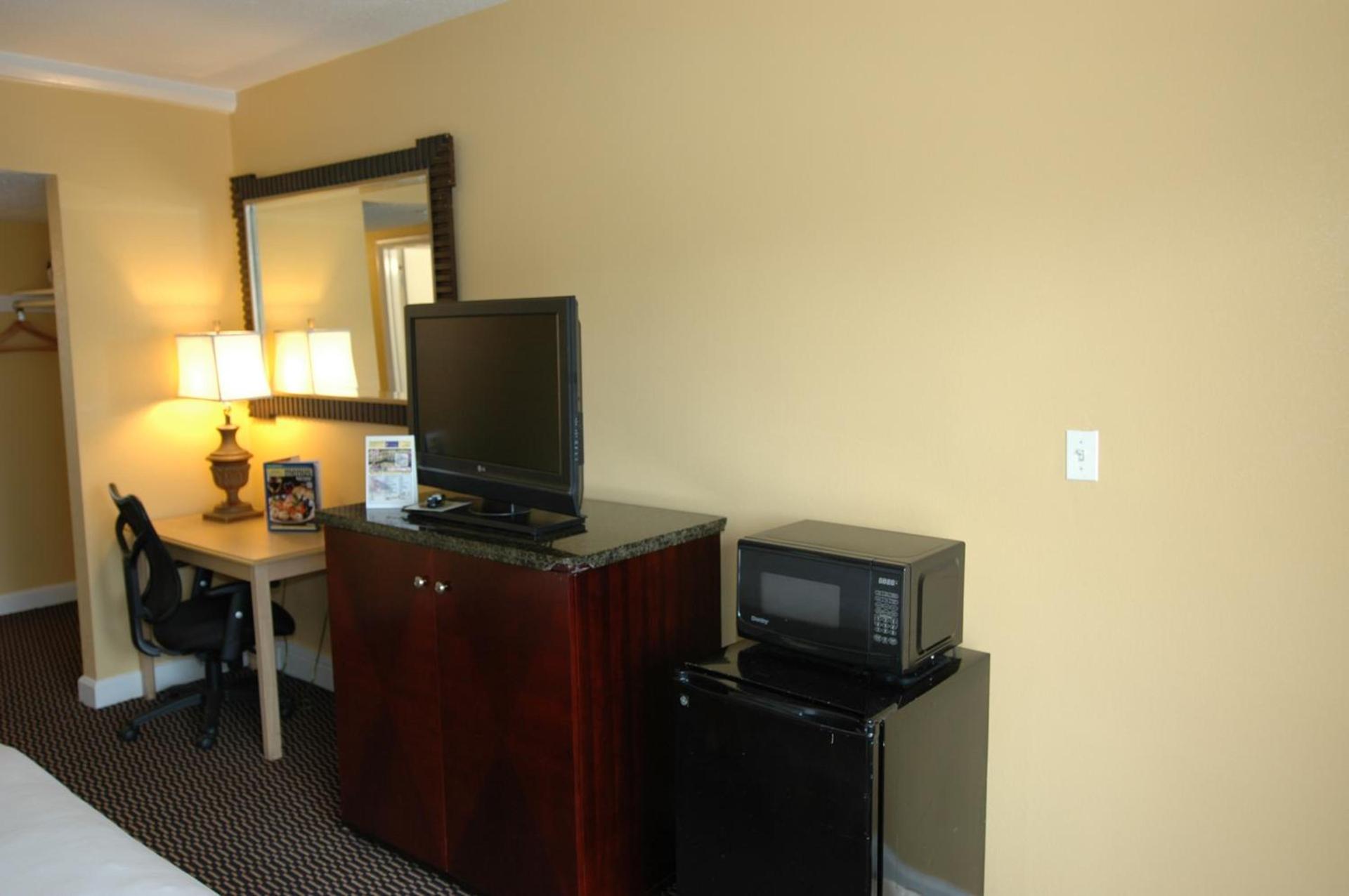 Ambassadors Inn & Suites photo 35