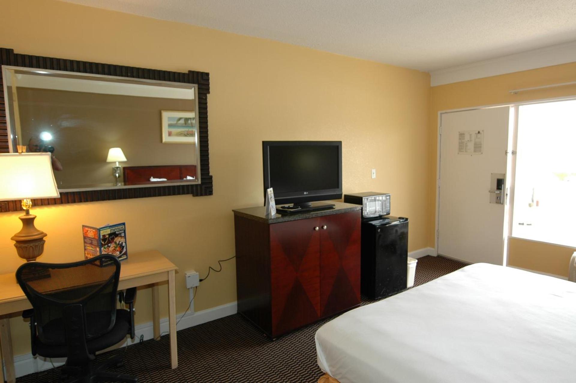Ambassadors Inn & Suites photo 36