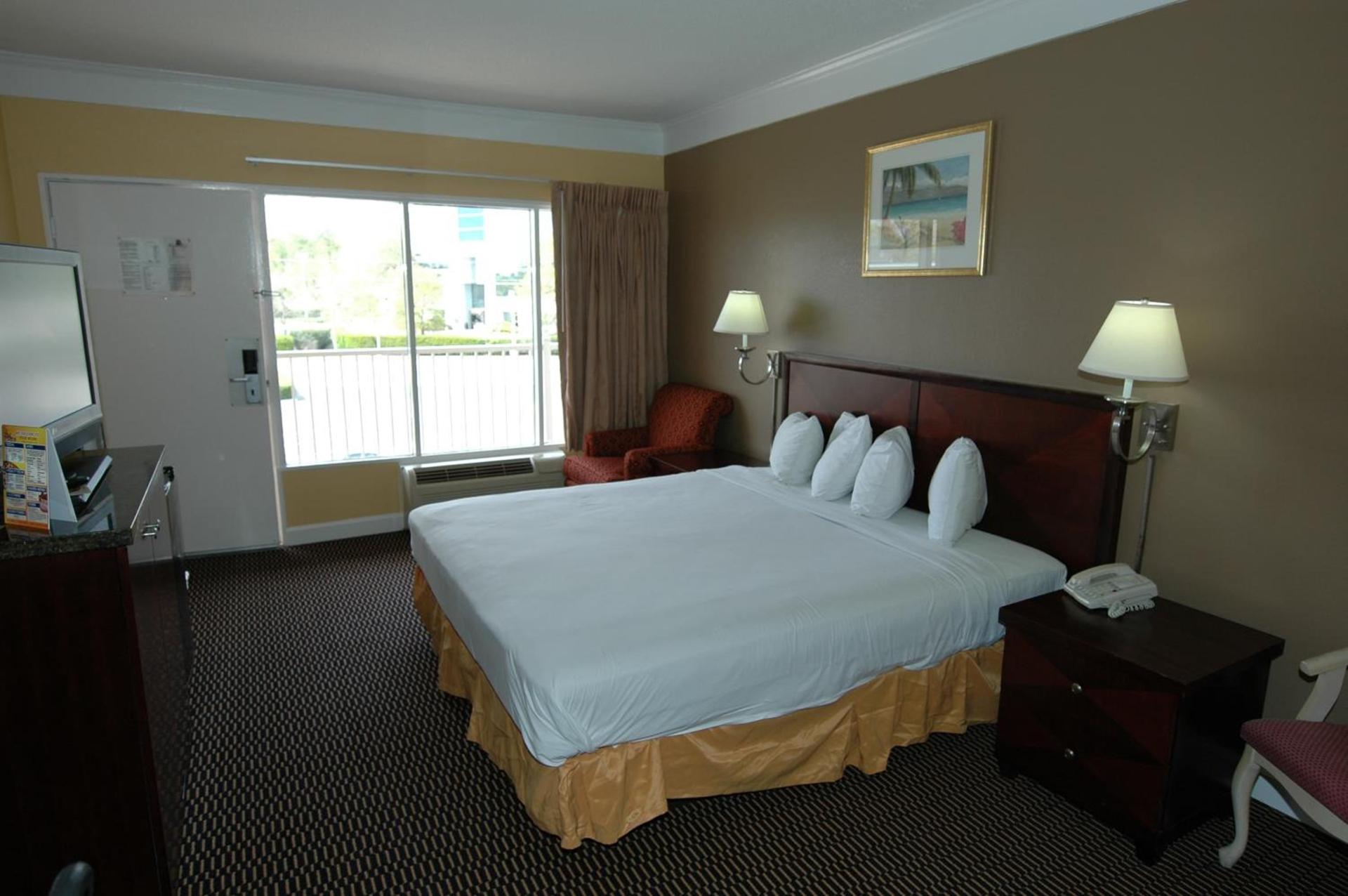 Ambassadors Inn & Suites photo 38