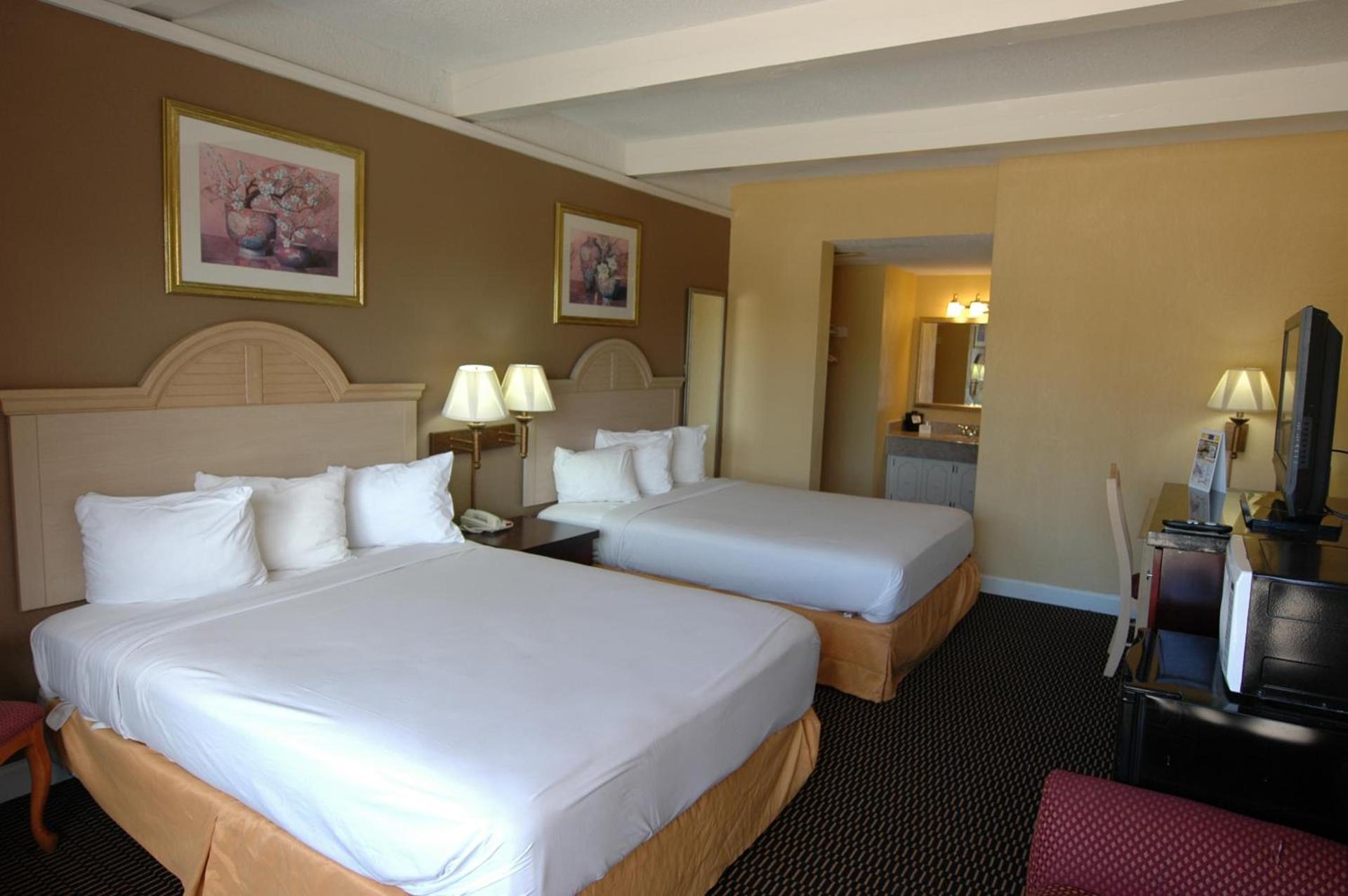 Ambassadors Inn & Suites photo 40
