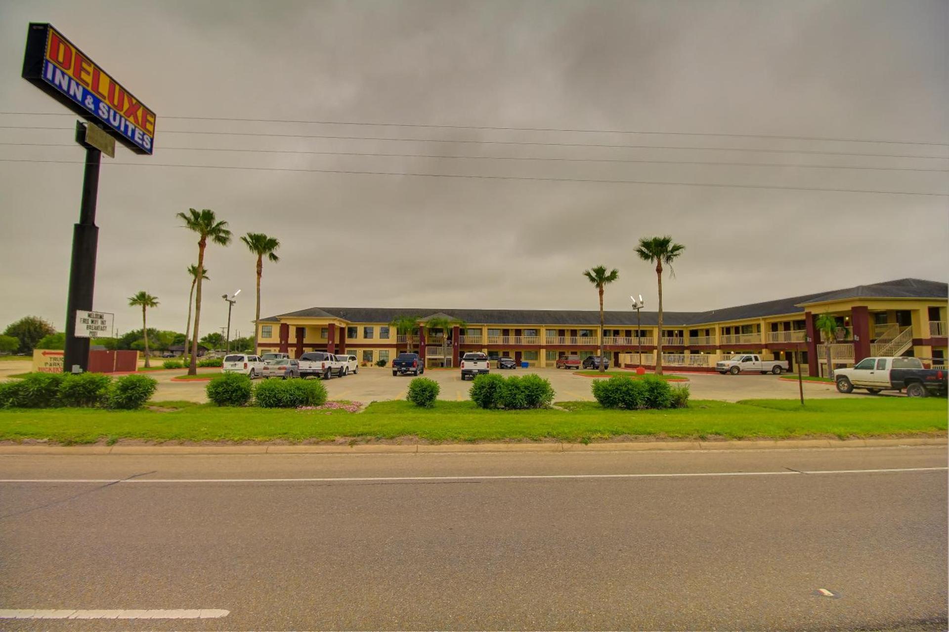 Deluxe Inn and Suites photo 70