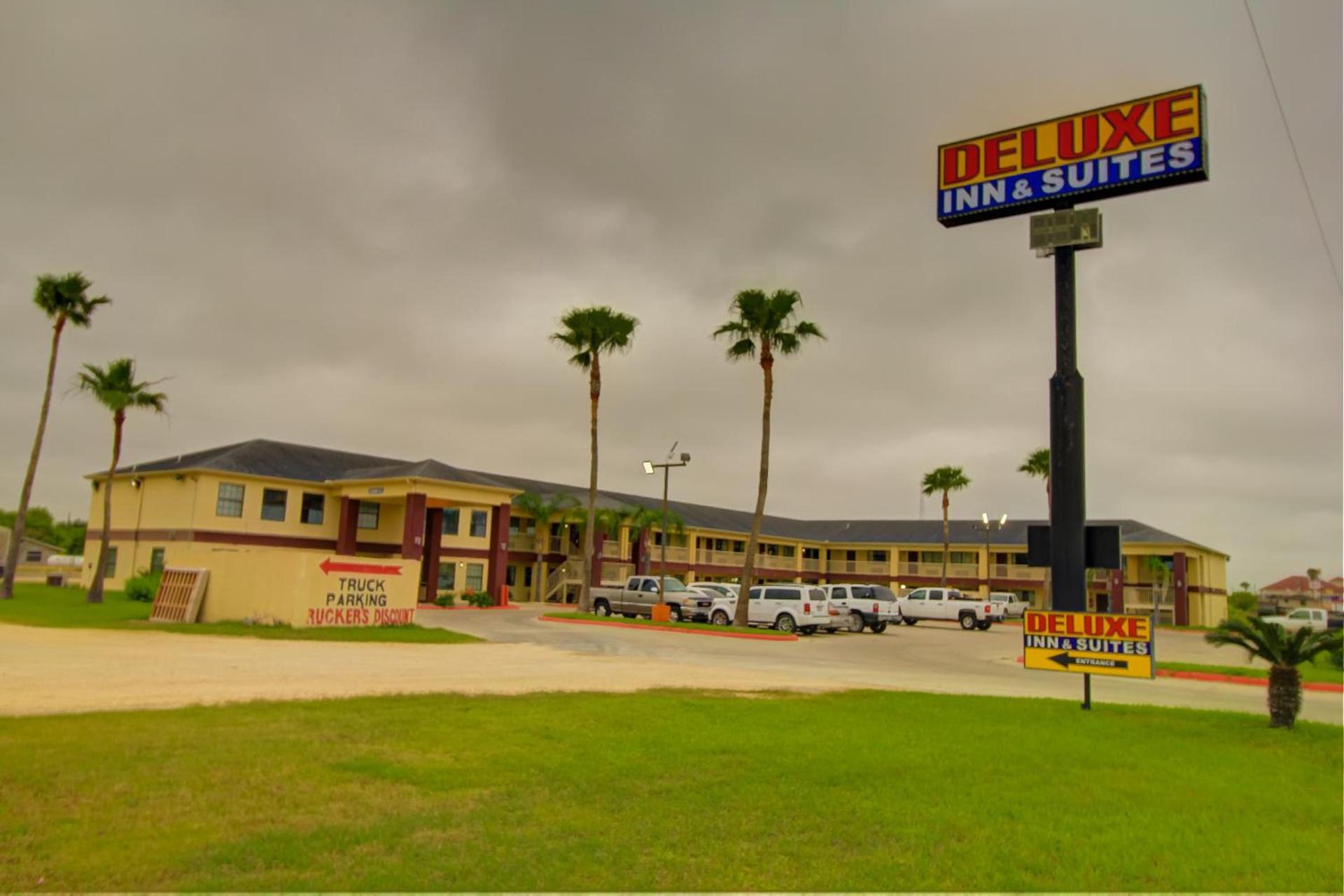 Deluxe Inn and Suites photo 19