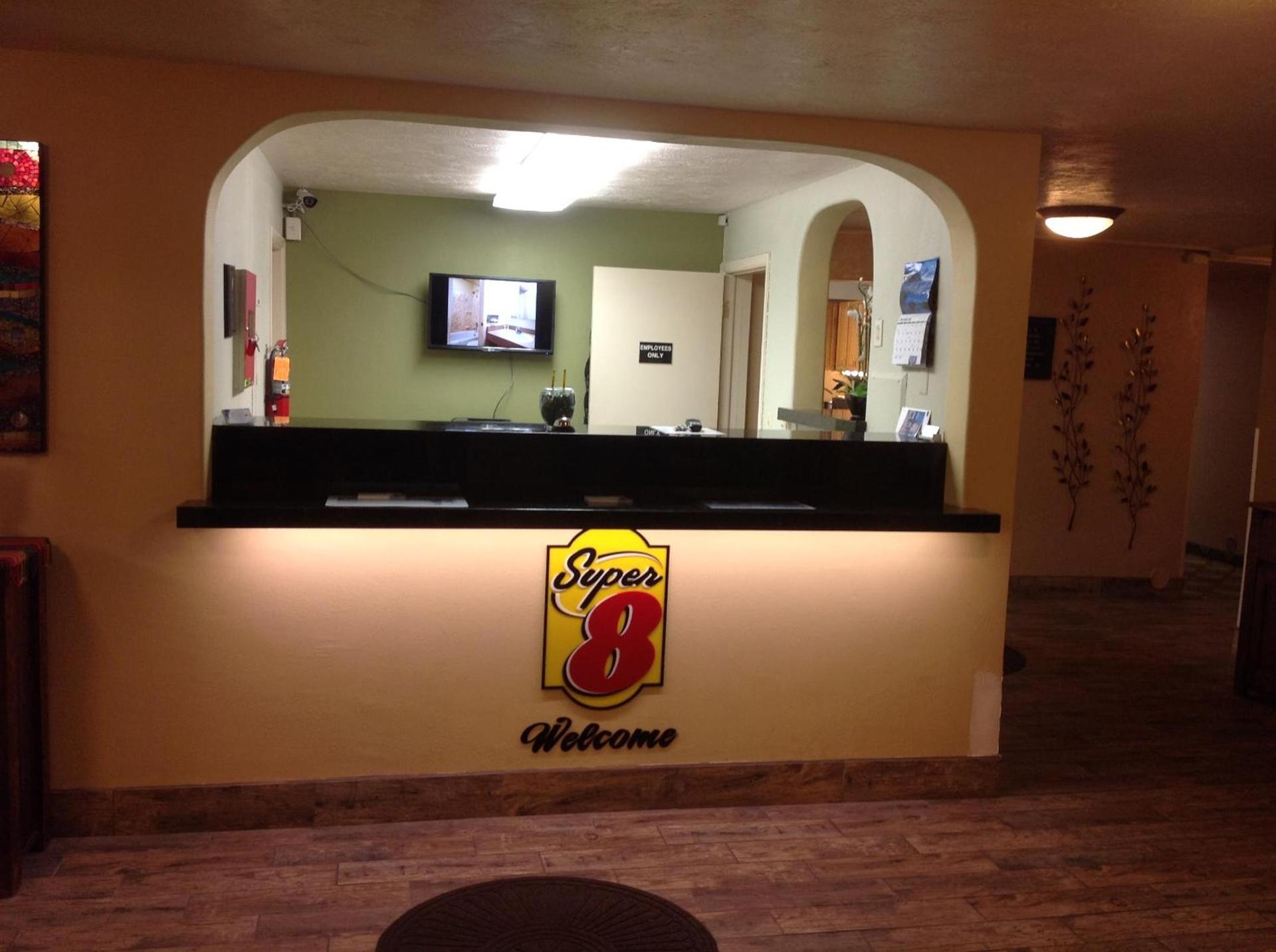 Super 8 by Wyndham Idaho Falls photo 45