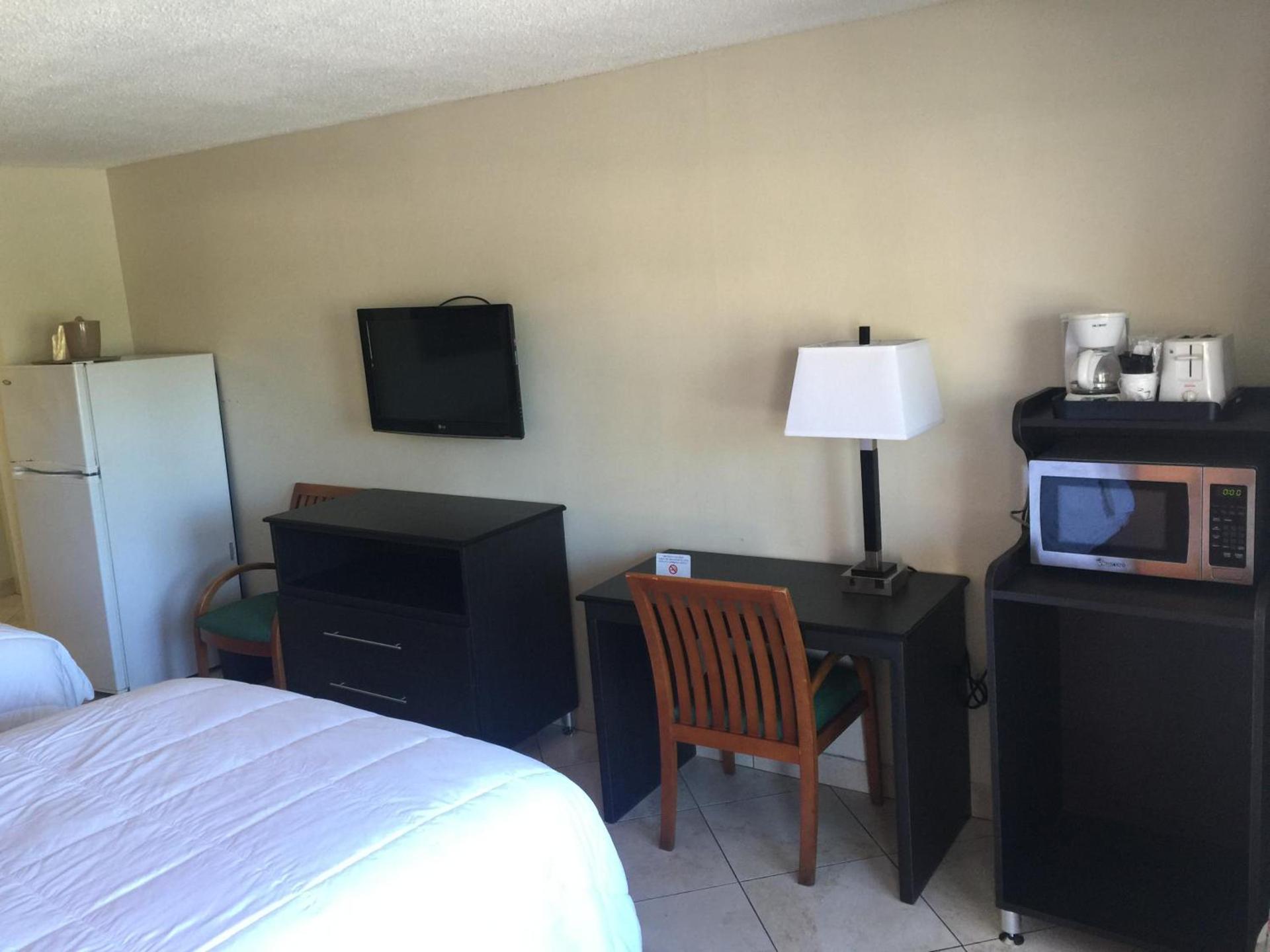 Curtis Inn & Suites photo 49