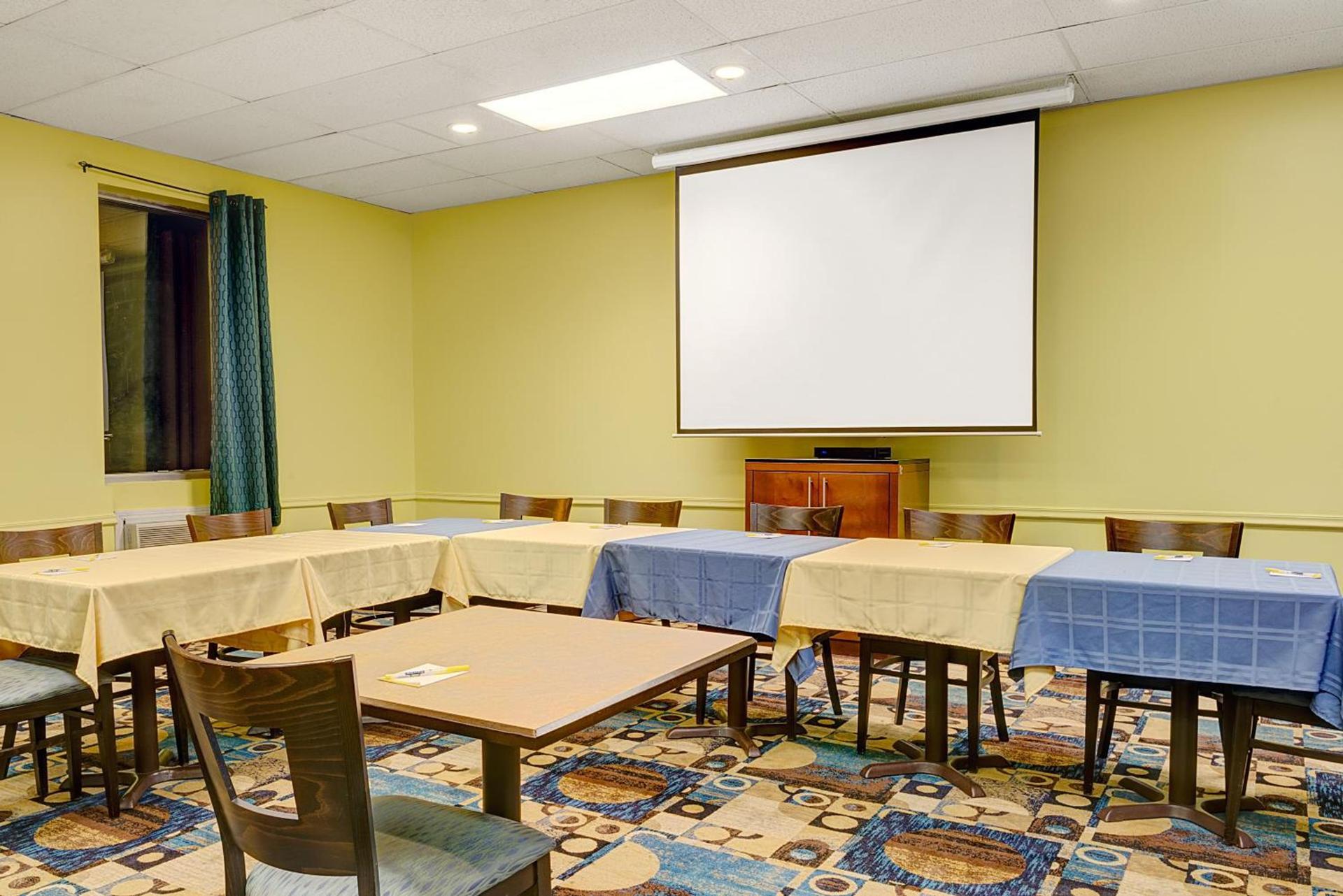 Days Inn by Wyndham Southington photo 19