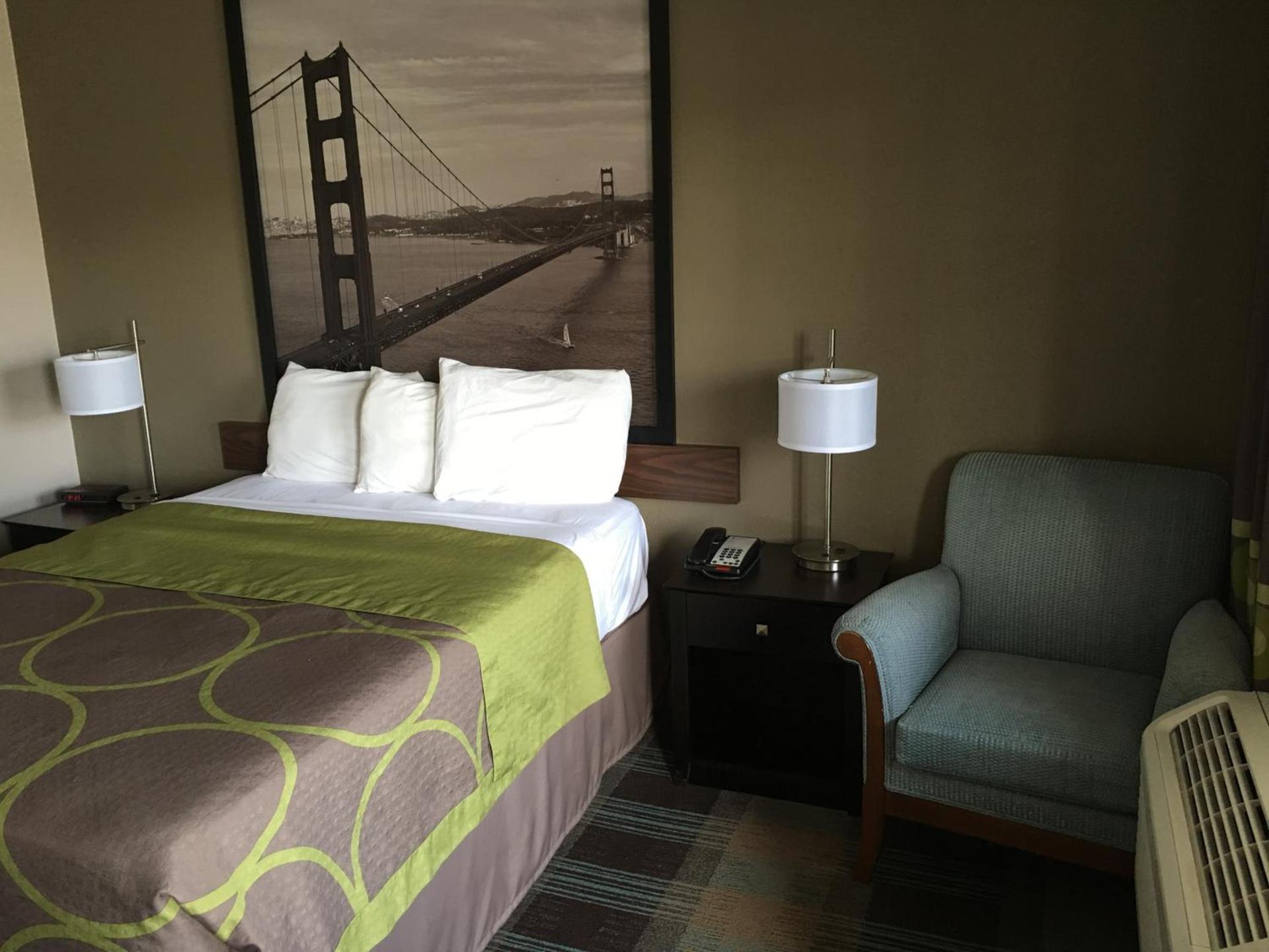 Super 8 by Wyndham Salinas photo 21
