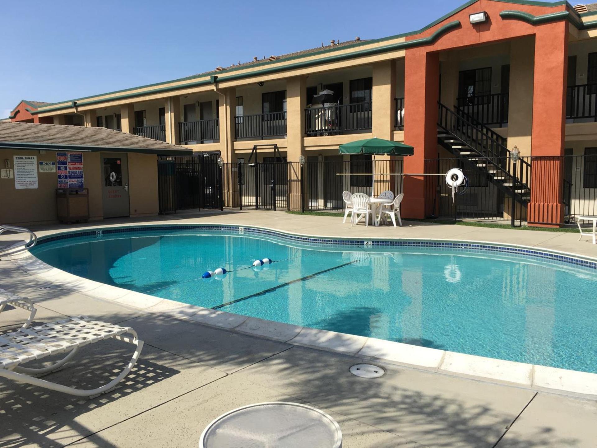 Super 8 by Wyndham Salinas photo 24