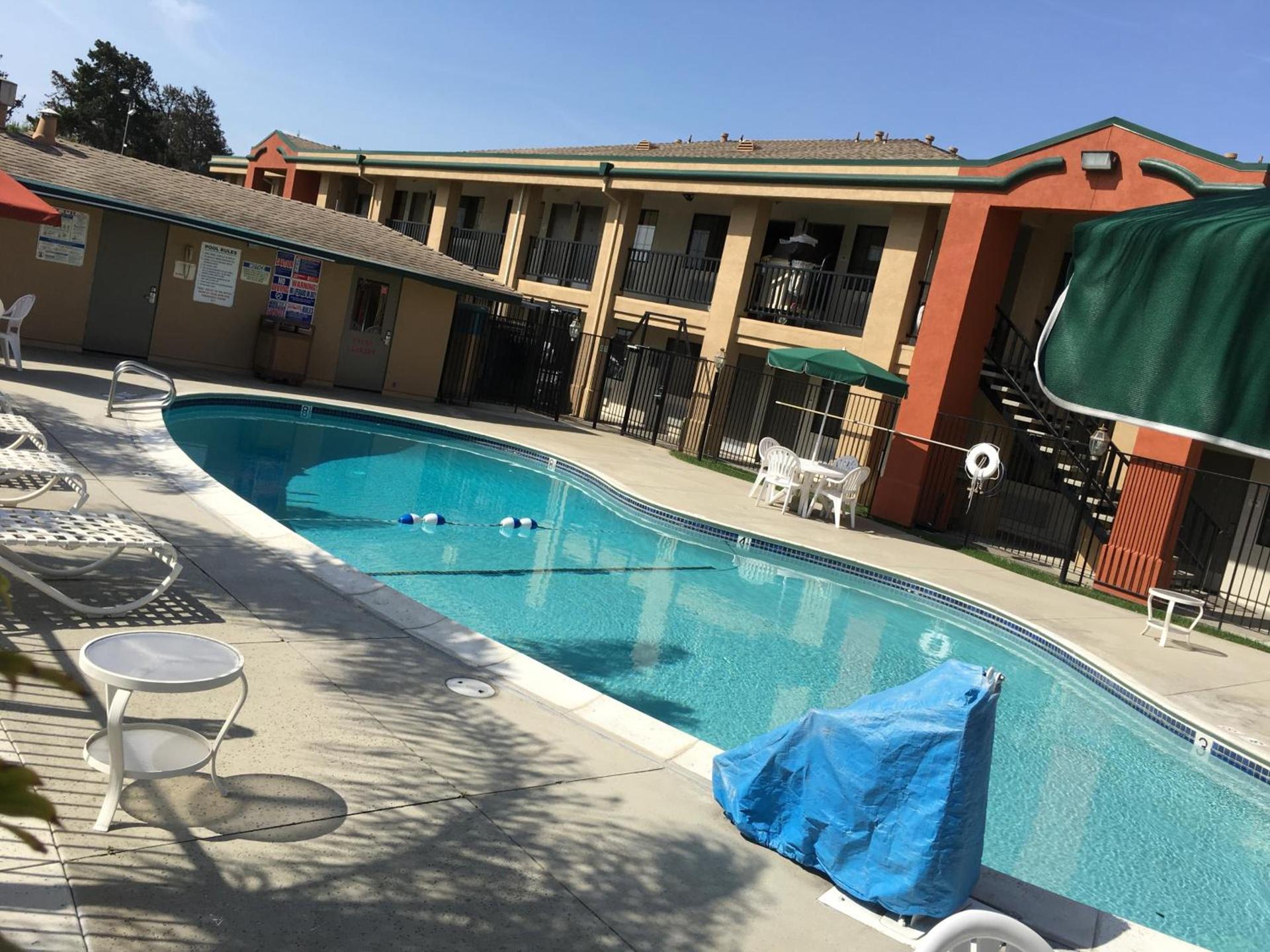 Super 8 by Wyndham Salinas photo 25