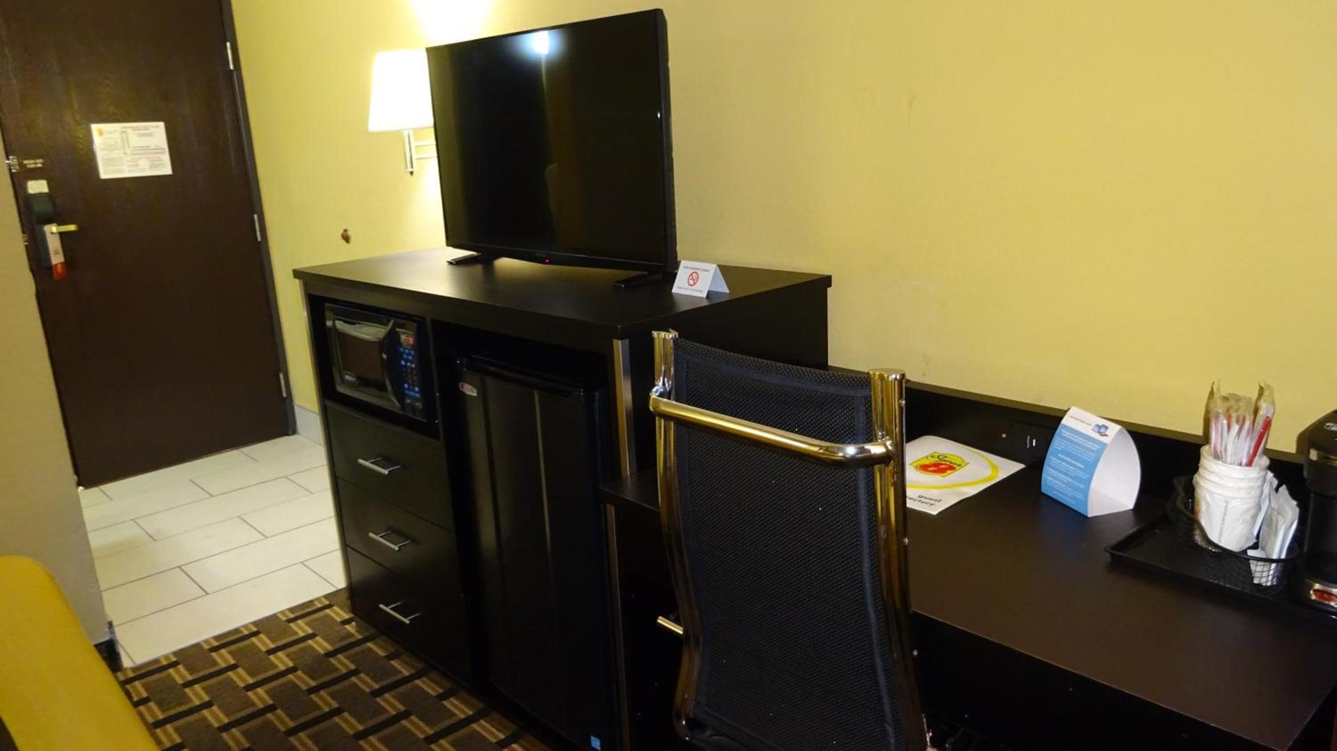 Super 8 by Wyndham Terre Haute photo 22