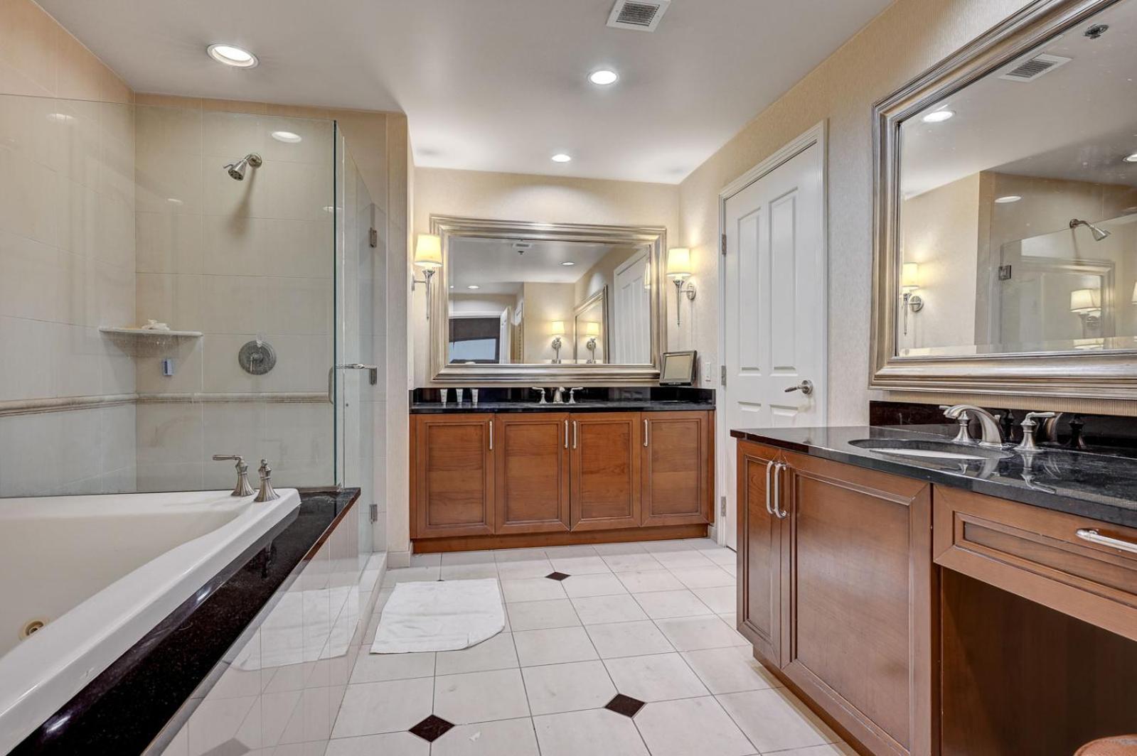 The Esme Suite at MGM Signature 5 MIN WALK FROM F1 GRANDSTAND Located at Tower 2 photo 65